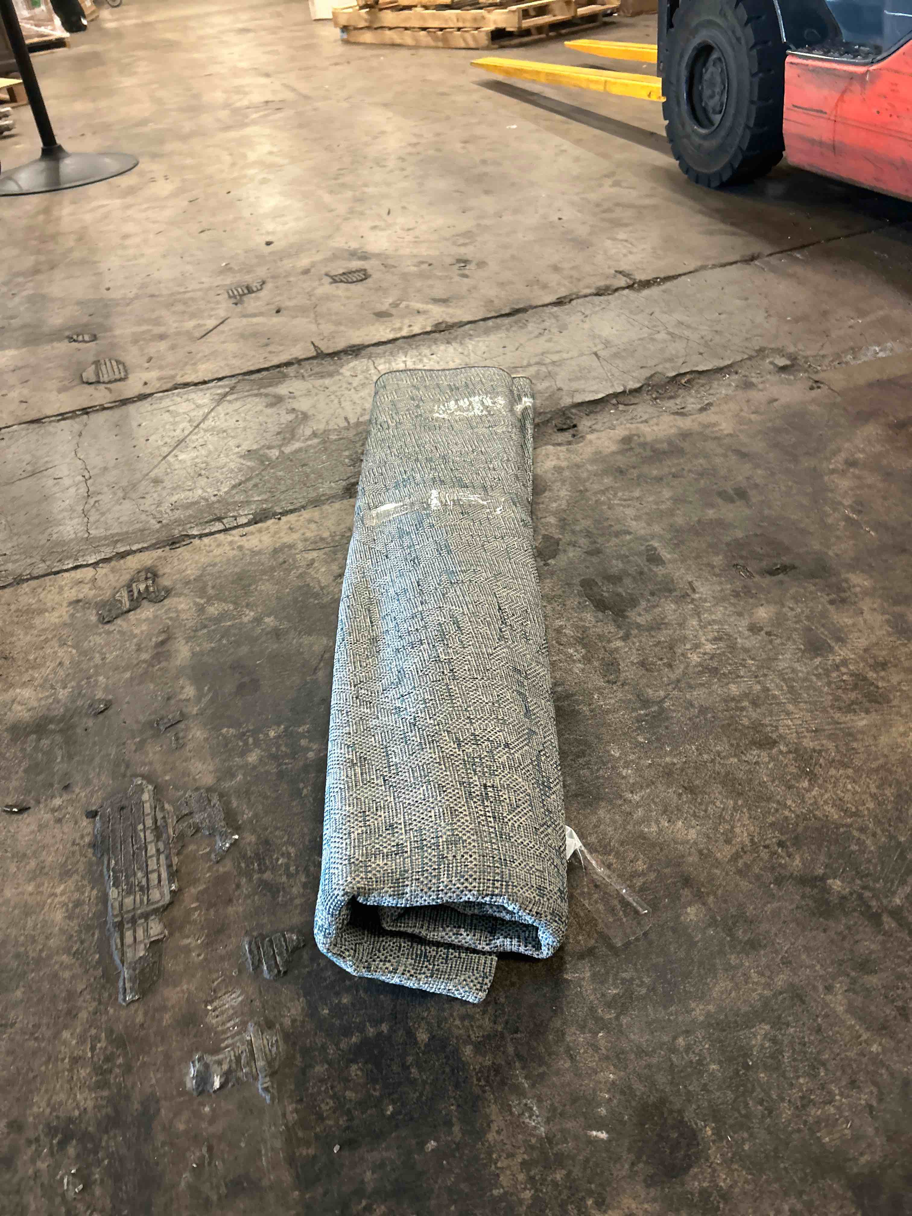Condition photo showing New/Like New for safavieh courtyard collection 9' round light grey / teal cy8734 indoor/ outdoor waterproof easy cleaning patio backyard mudroom area rug