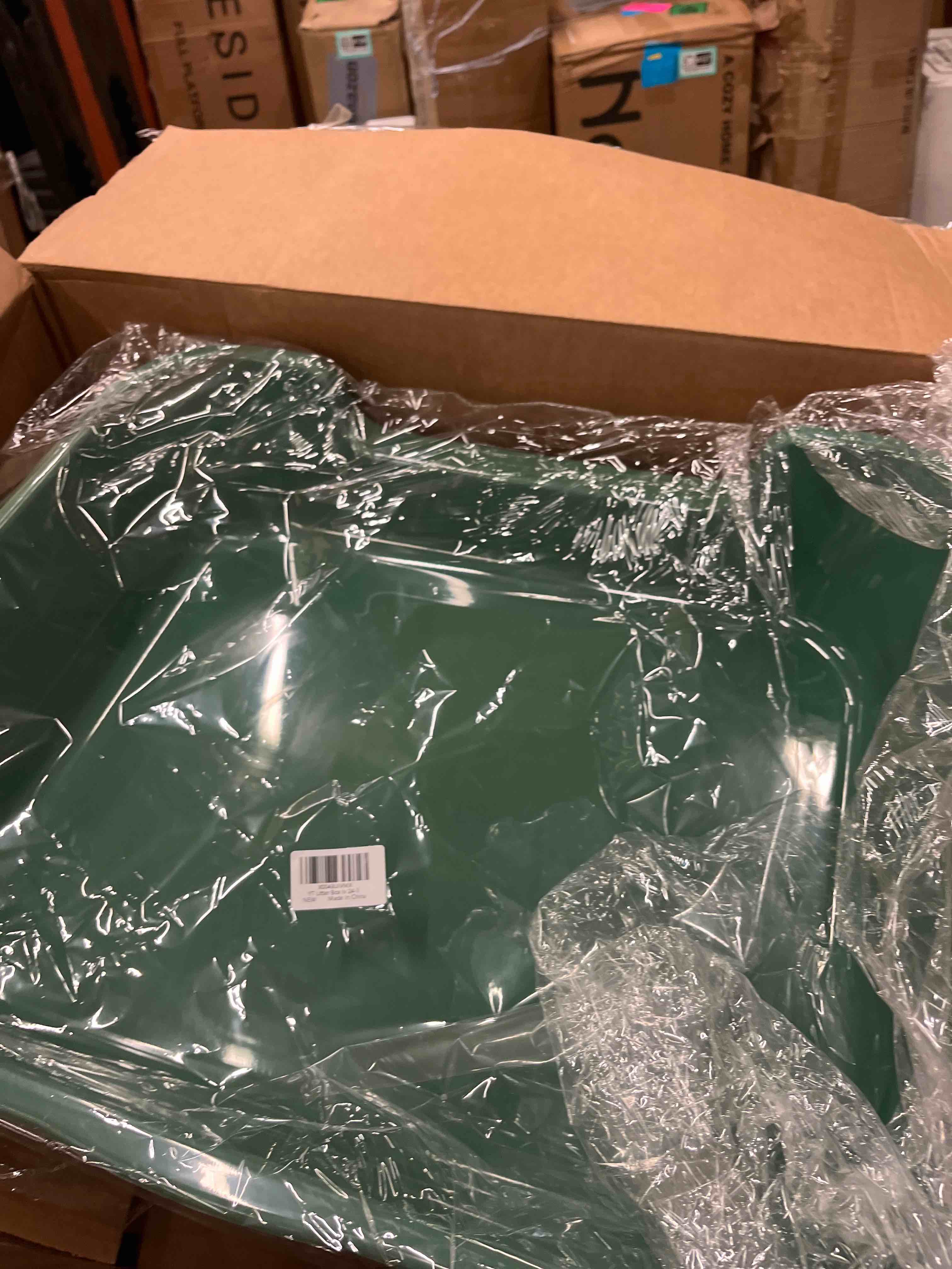 Condition photo showing New/Like New for extra large low entry abs cat litter box, green, 24" l x 20" w, 1 pack | durable low entry litter box, non-stick, odor-free, ideal for seniors, kittens, rabbits, large cats and multi-pet homes.