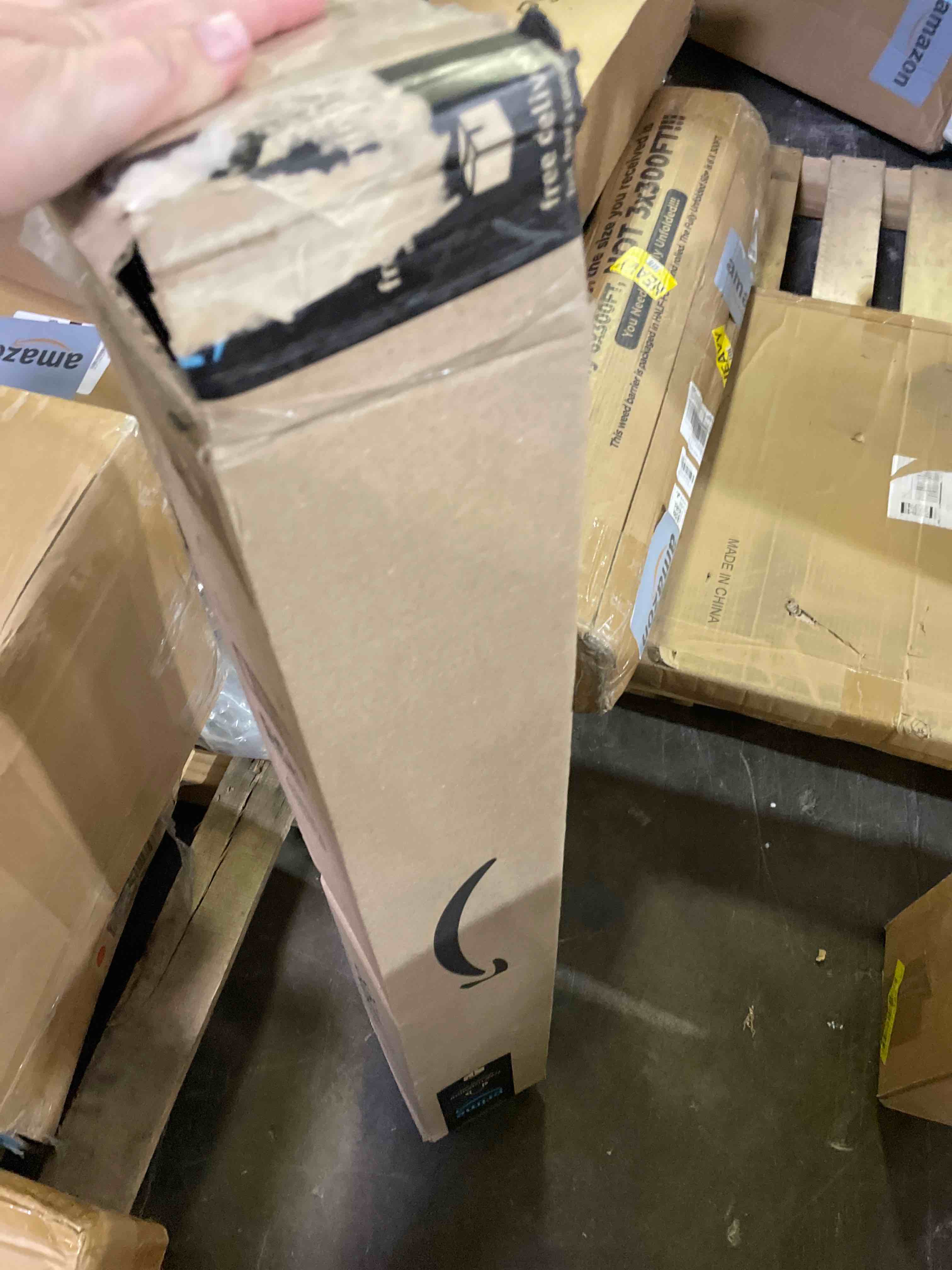 Condition photo showing Good Condition for veraste retractable baby gate for doorways and stairs, mesh safety gate for pet, indoor & outdoor use, one-hand operation, easy installation, 33.6" tall, expands to 55" wide?black,33.6"x55" 33x55 inch black