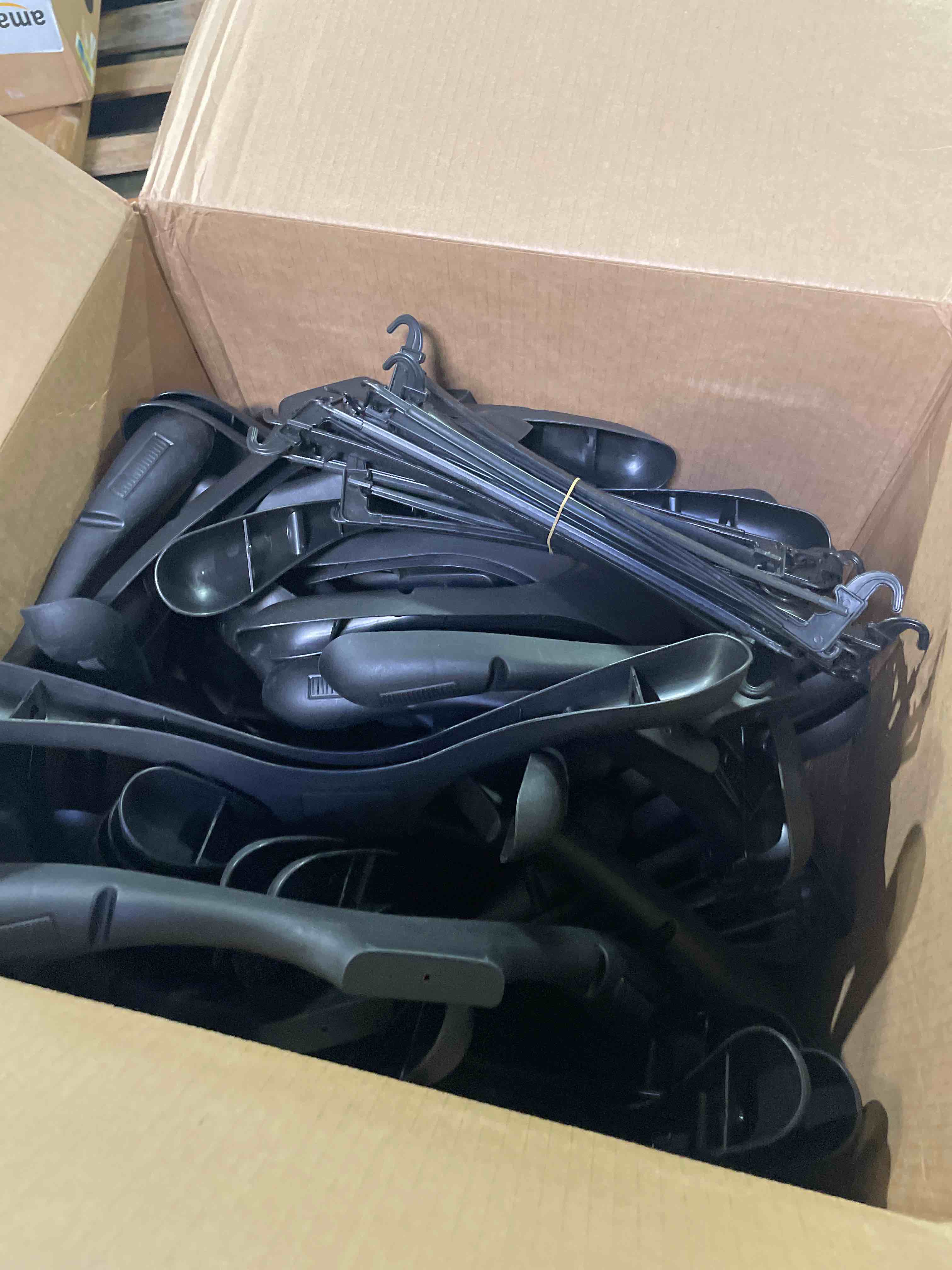 Condition photo showing Good Condition for dedu suit hangers for men 50 pack, extra wide suit hanger non slip width 17.7", thick plastic coat hangers black with metal hook