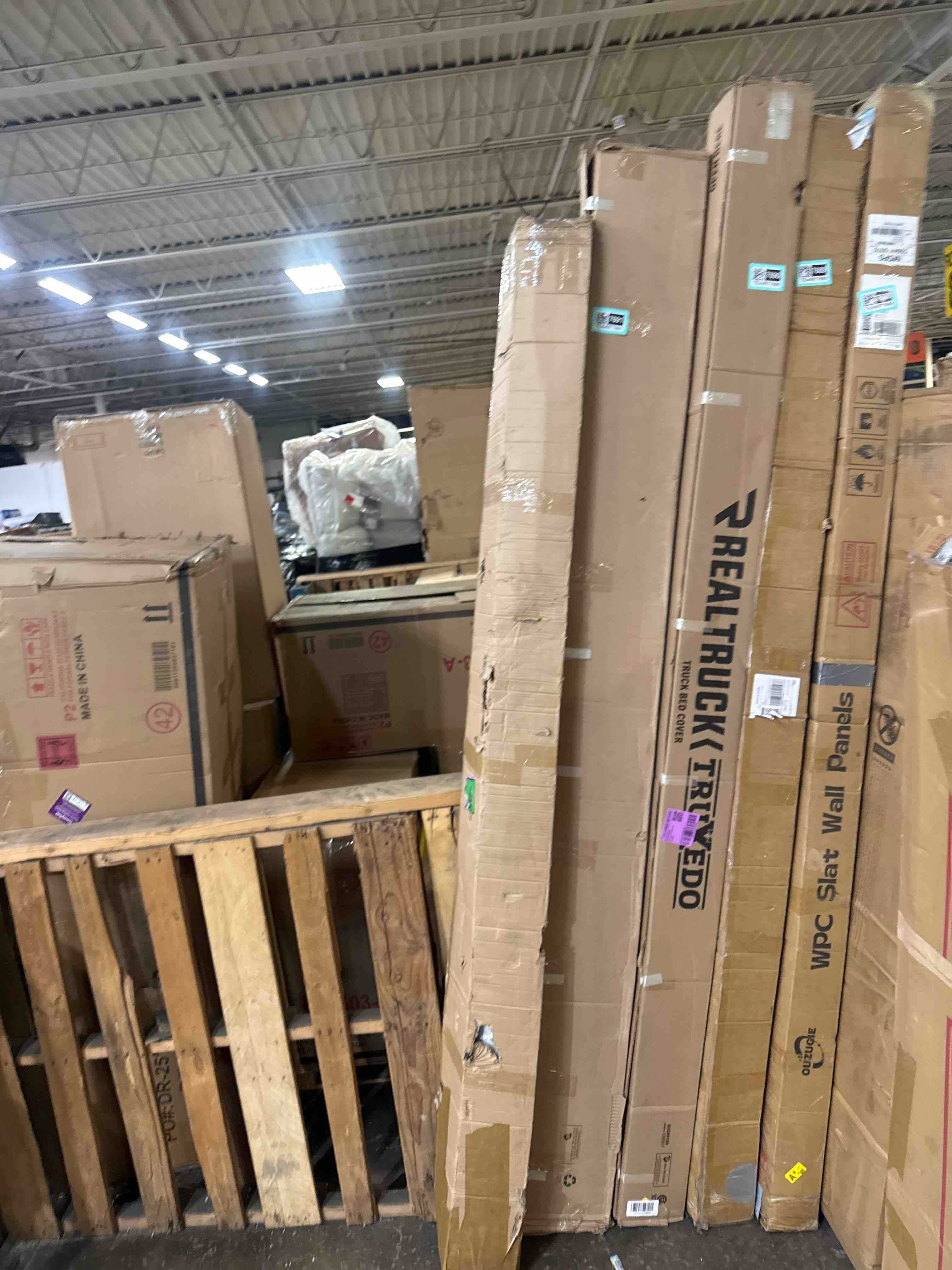 Condition photo showing New/Like New for upgrade super bright hanging | surface mount 4' 10000lm 5000k 60w linkable 4ft led shop light, 4ft led shop light for workshop garage lighting factory warehouse shop workbench 4 pack 4ft-w-60w-4pack