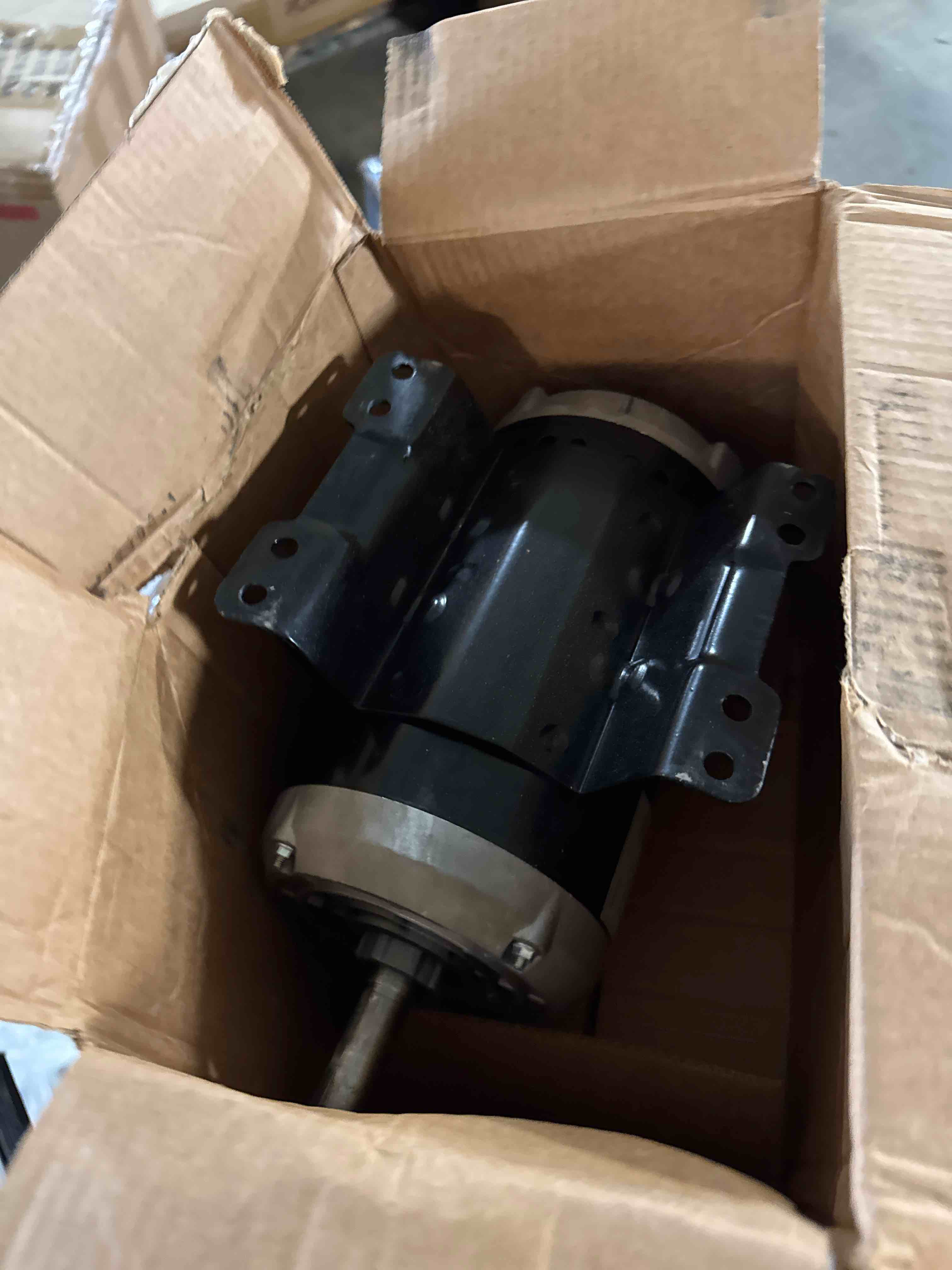 Condition photo showing New/Like New for vevor 5hp spl air compressor electric motor, 230v 17.6amps, 56 frame 3450rpm, 5/8" keyed shaft, 1.88" shaft length, single phase, cw/ccw rotation (factory setting is ccw)