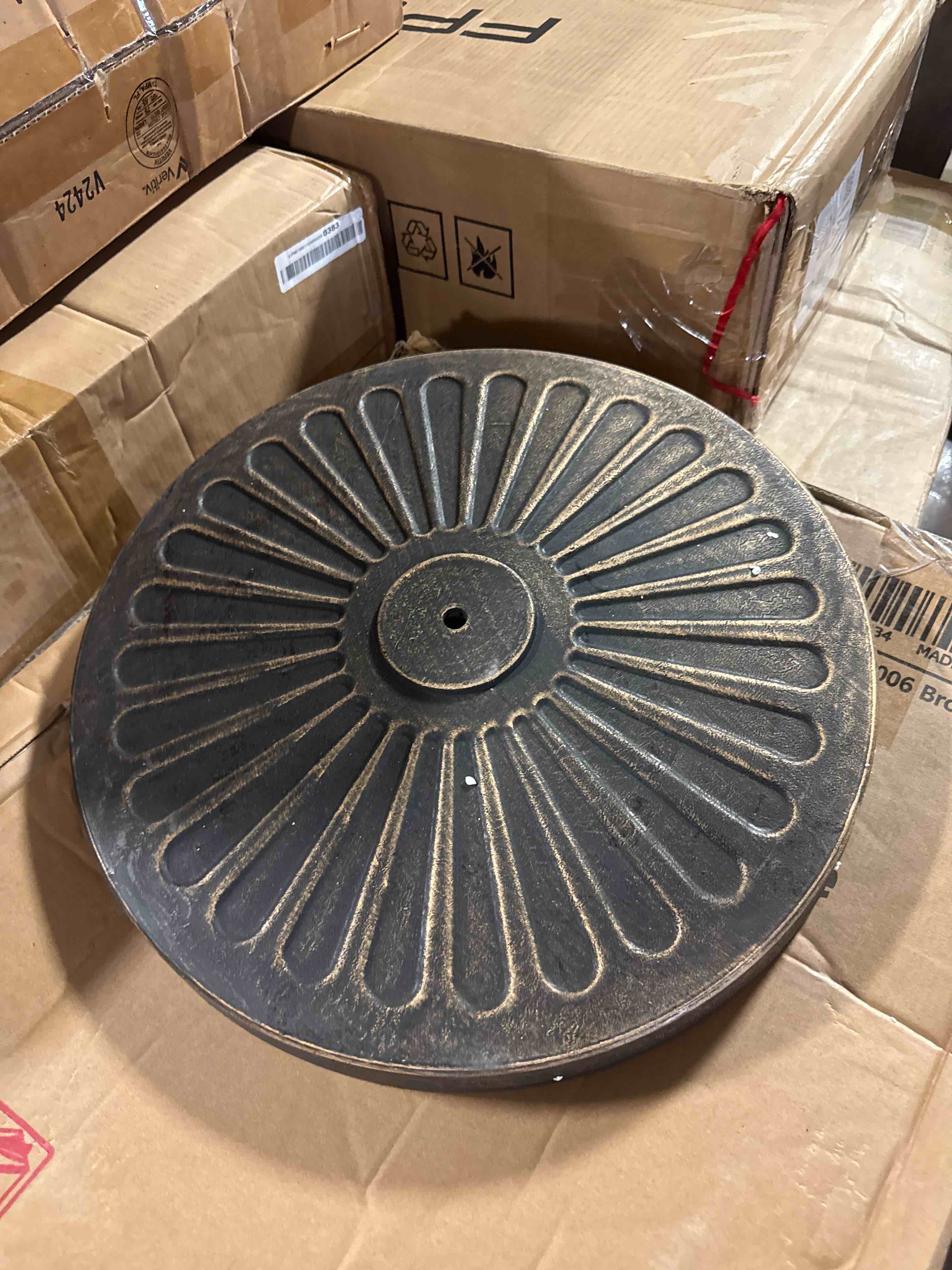 Condition photo showing New/Like New for sunnyglade 18" 30.2-lbs heavy duty round antiqued umbrella base for patio, outdoor - bronze