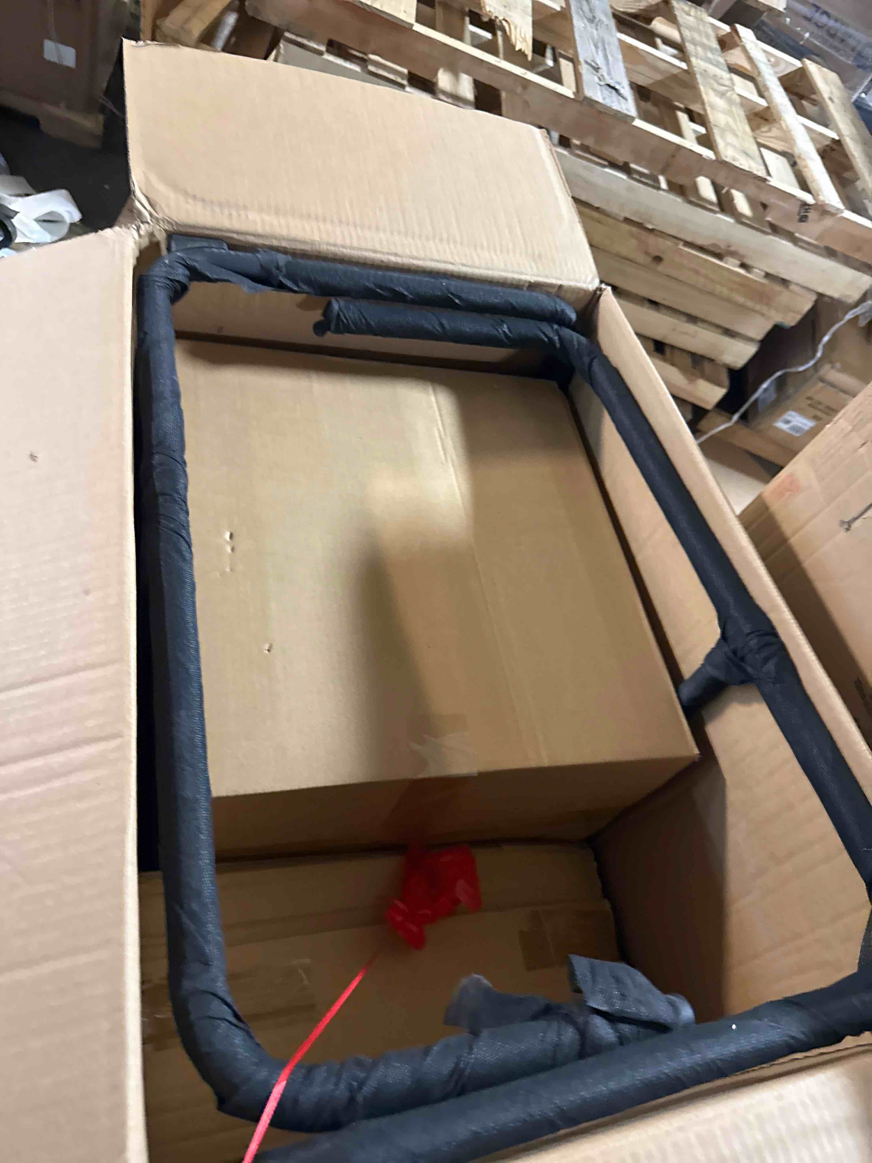 https://s3.amazonaws.com/lotting-images-prod/phillipi/TEA4978500_1779804662377.jpeg
