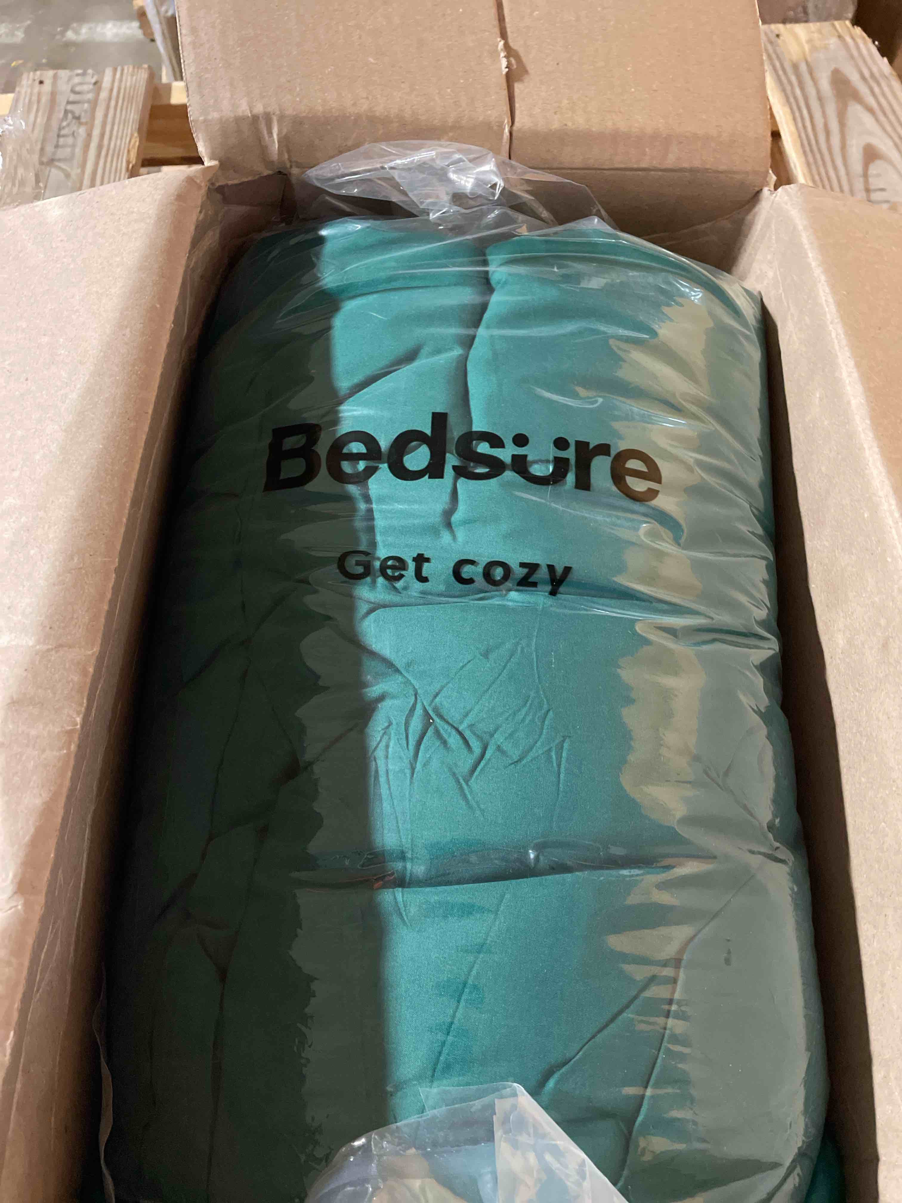 Condition photo showing As Is for bedsure king bed comforter set oliver green, waffle breathable bedding set, all season comforter with 3 pieces, 1 waffle weave comforter (104"x90") and 2 pillowcases (20"x36")