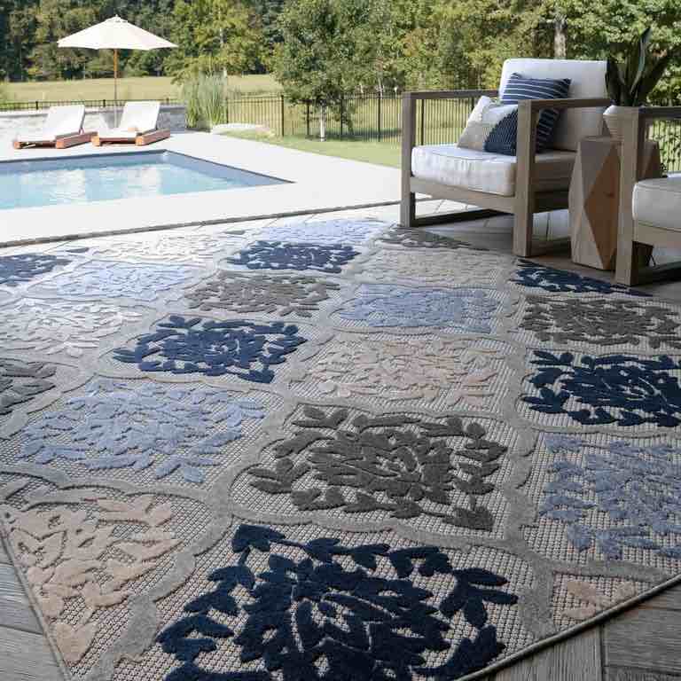 Oasis Modern Medallion Blue and Cream Polypropylene Indoor Outdoor Area Rug, 