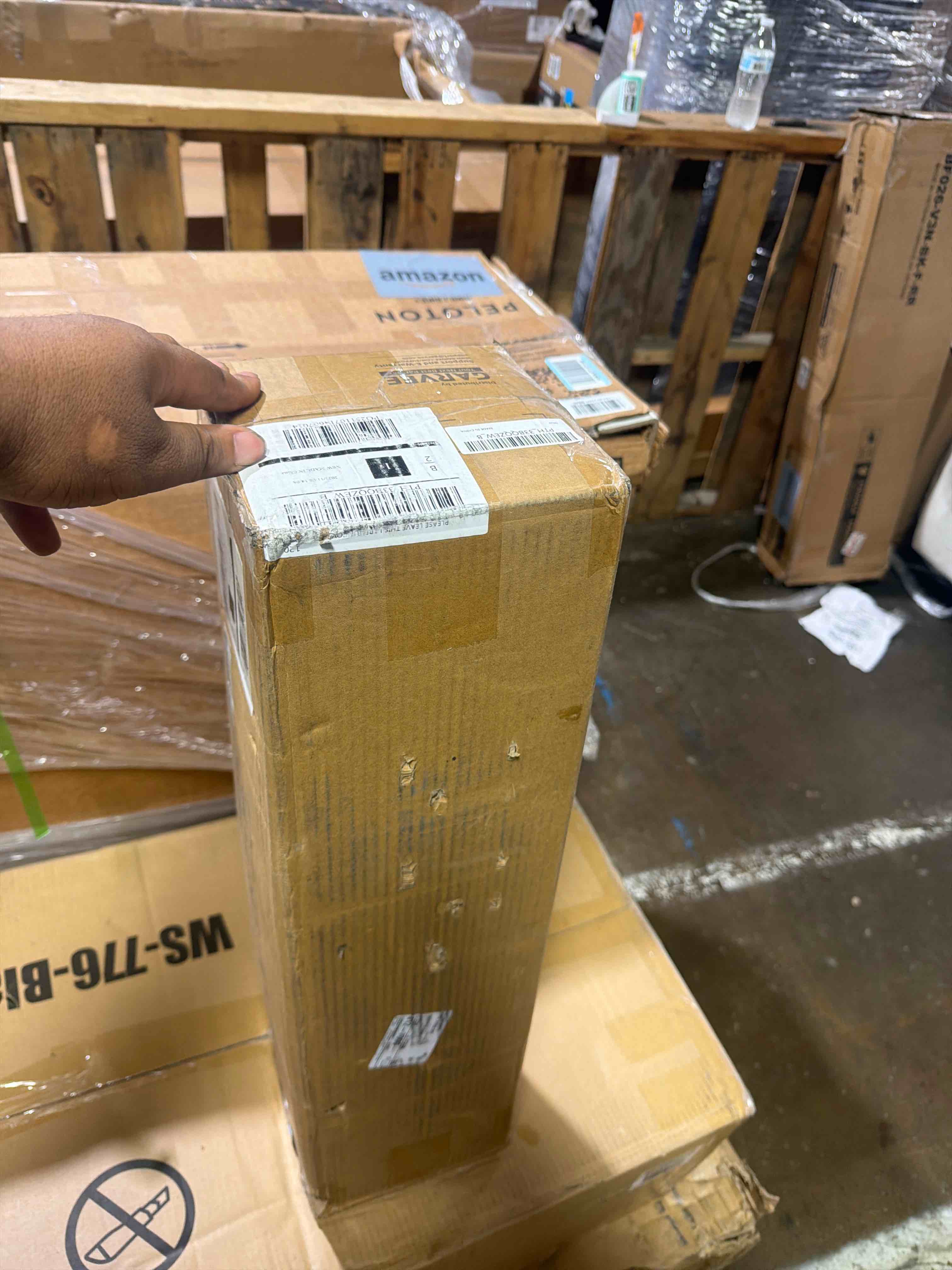 Condition photo showing New/Like New for garvee 3000 lbs hydraulic engine hoist