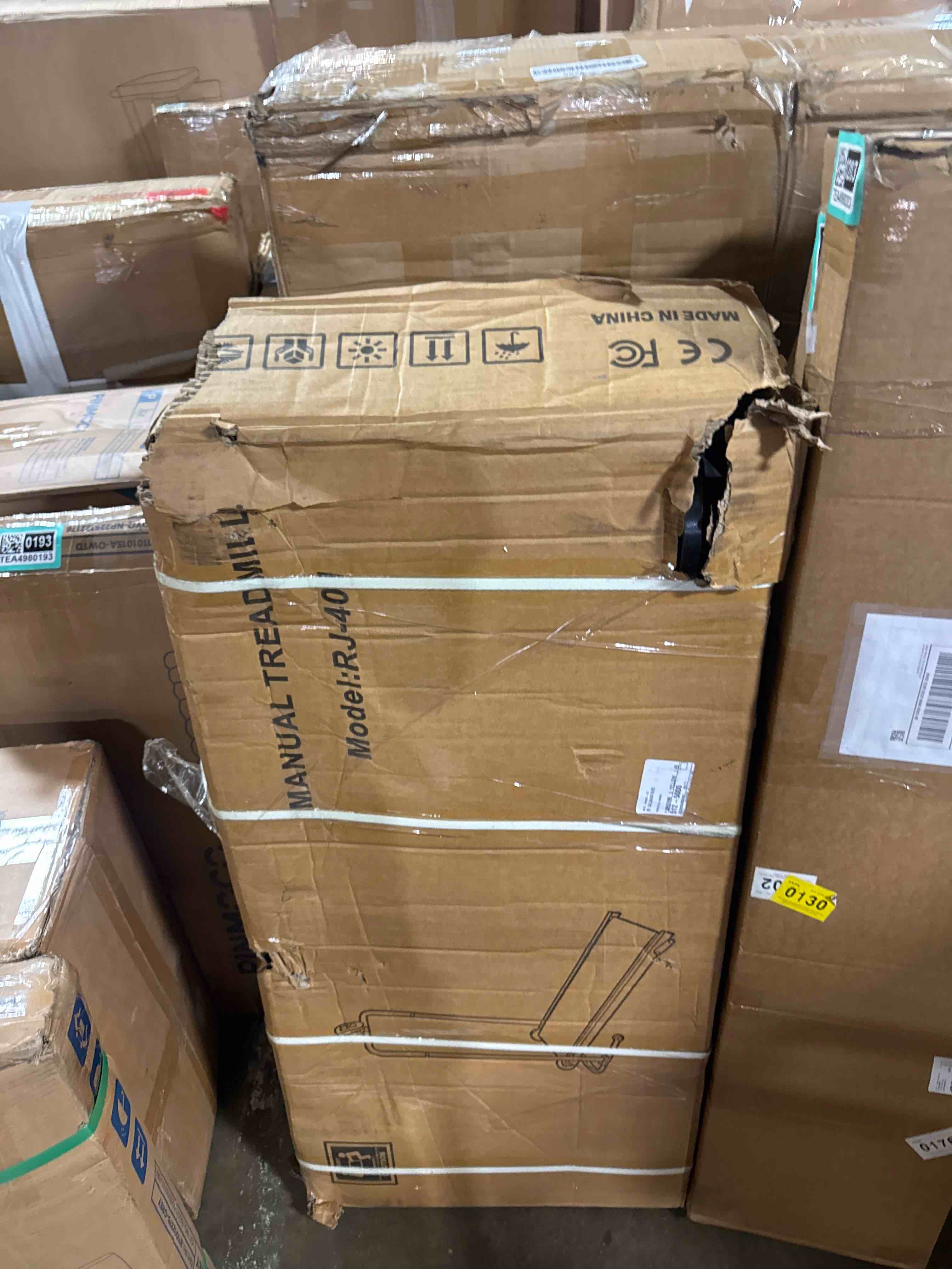 Condition photo showing Good Condition for akluer rj401 non-motorized treadmill: 5% incline, 3 speed levels, 330lbs capacity, anti-slip belt, led display