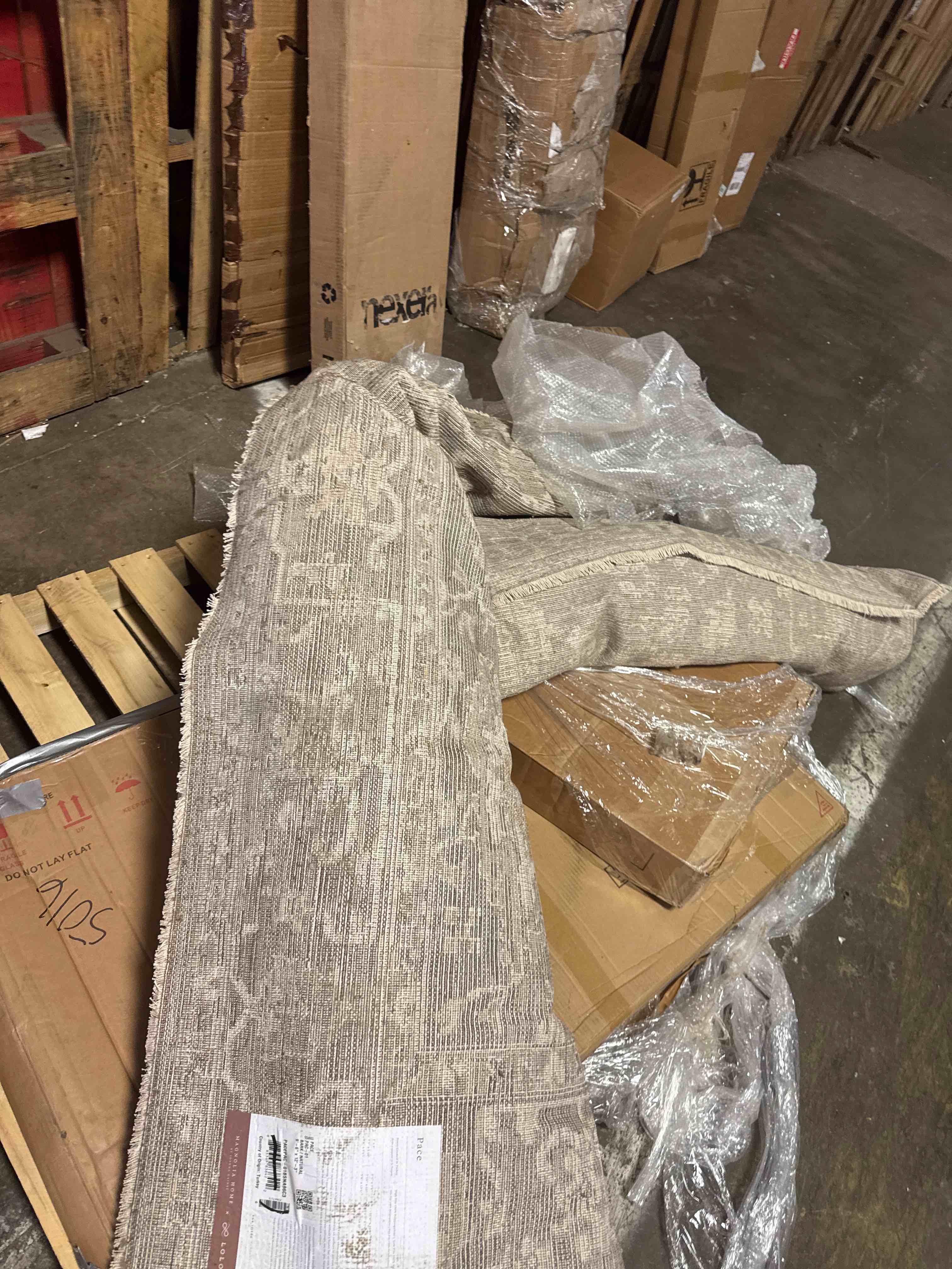 Condition photo showing New/Like New for loloi magnolia home by joanna gaines pace collection pac-01 bark/natural 9'-6" x 12'-3" area rug bark / natural 9'6" x 12'3" (rectangular)