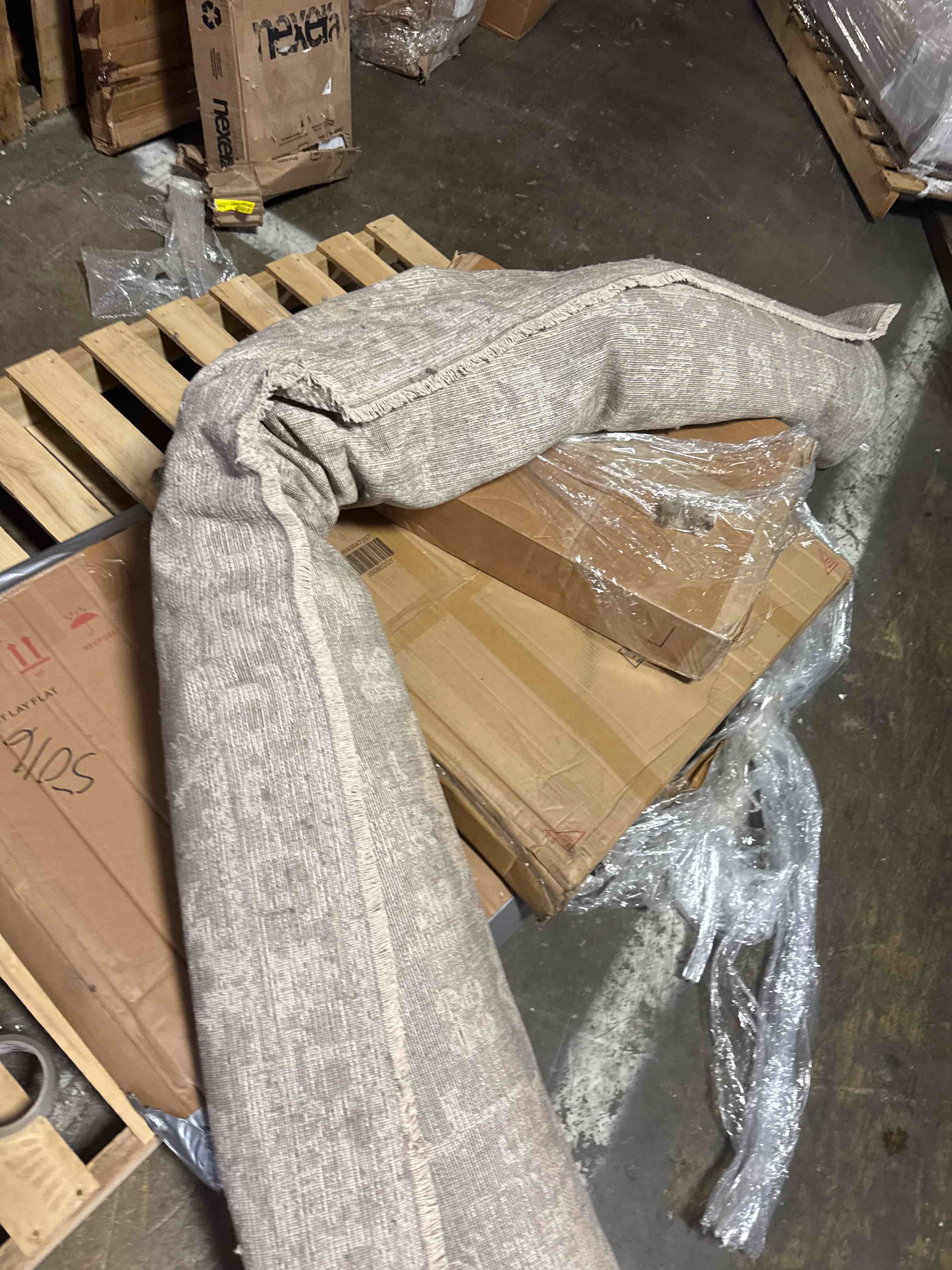 Condition photo showing New/Like New for loloi magnolia home by joanna gaines pace collection pac-01 bark/natural 9'-6" x 12'-3" area rug bark / natural 9'6" x 12'3" (rectangular)