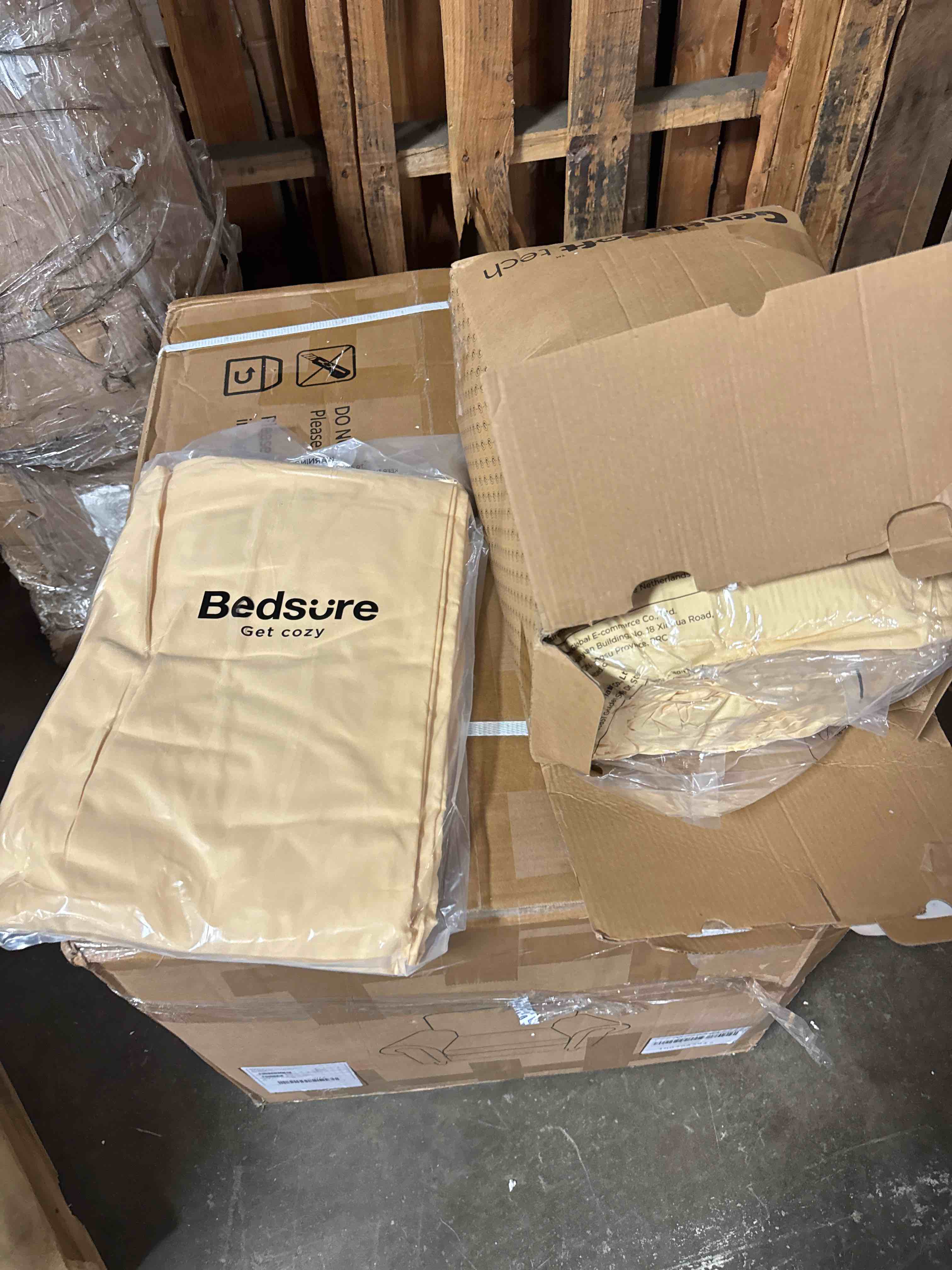 Condition photo showing New/Like New for collection - sheet set 1000 thread count 4 piece family king size 15" inch deep pocket luxury soft and comfy 100% cotton ivory solid bed sheets