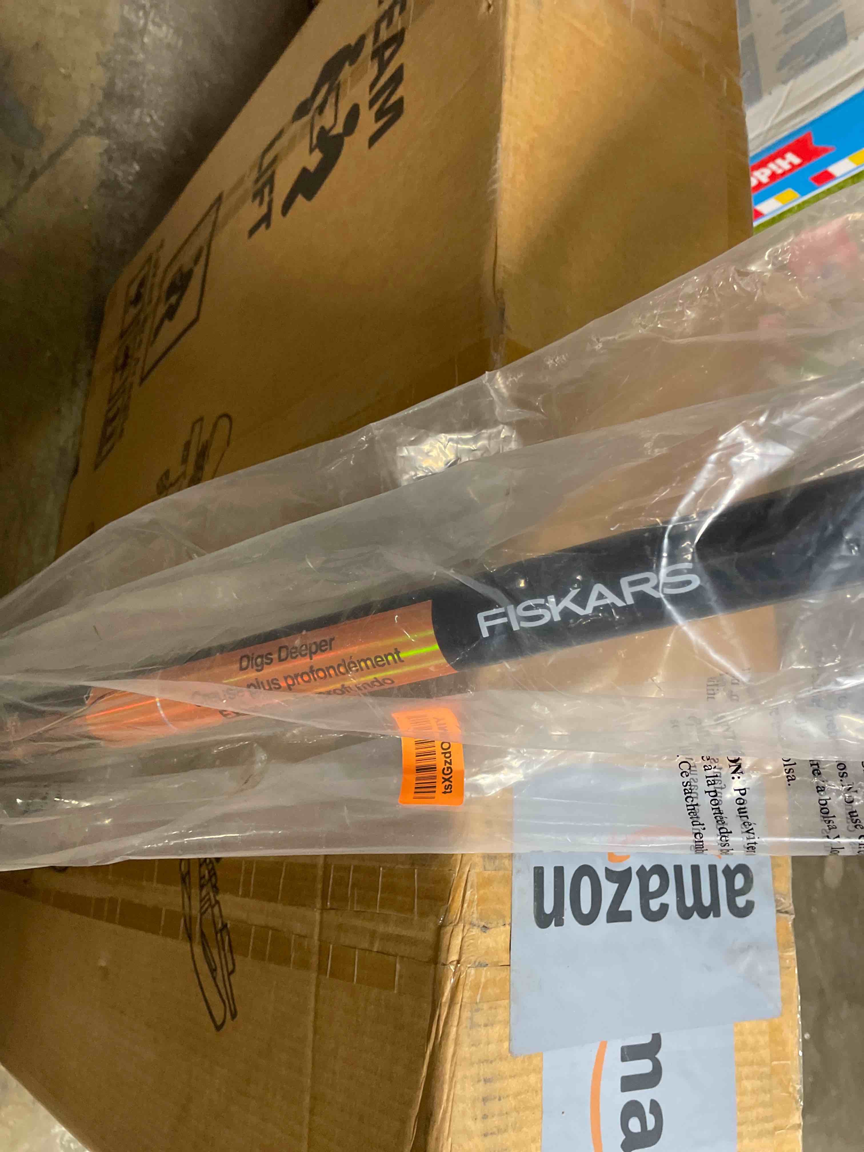 Condition photo showing New/Like New for fiskars 53-inch steel posthole digger  black/orange  manual