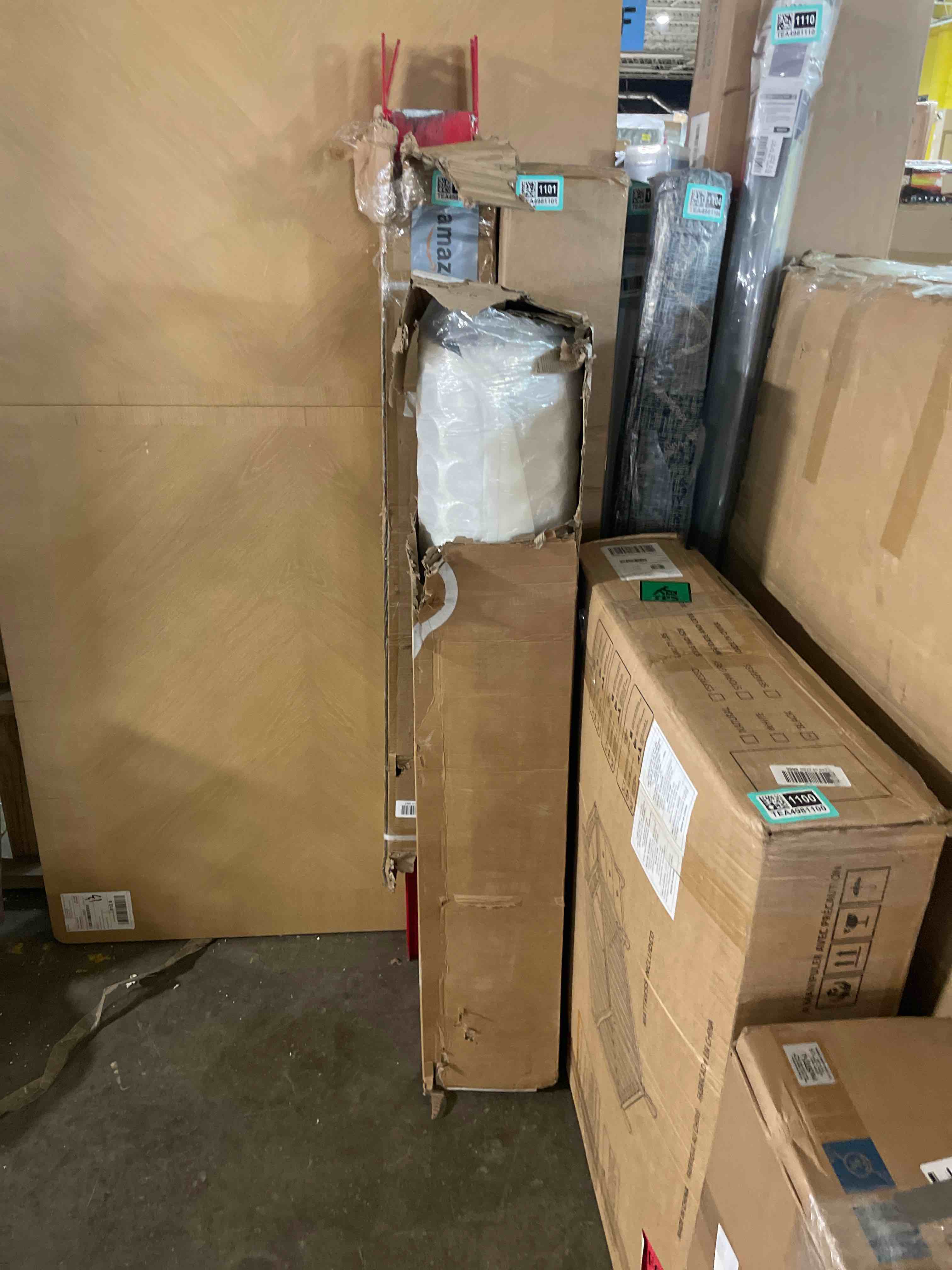 Condition photo showing New/Like New for queen mattress 12 inch queen size mattress 80"*60"*12" healthy material soft comfortable breathable four-sided reinforcement quiet easy to clean vacuum packed