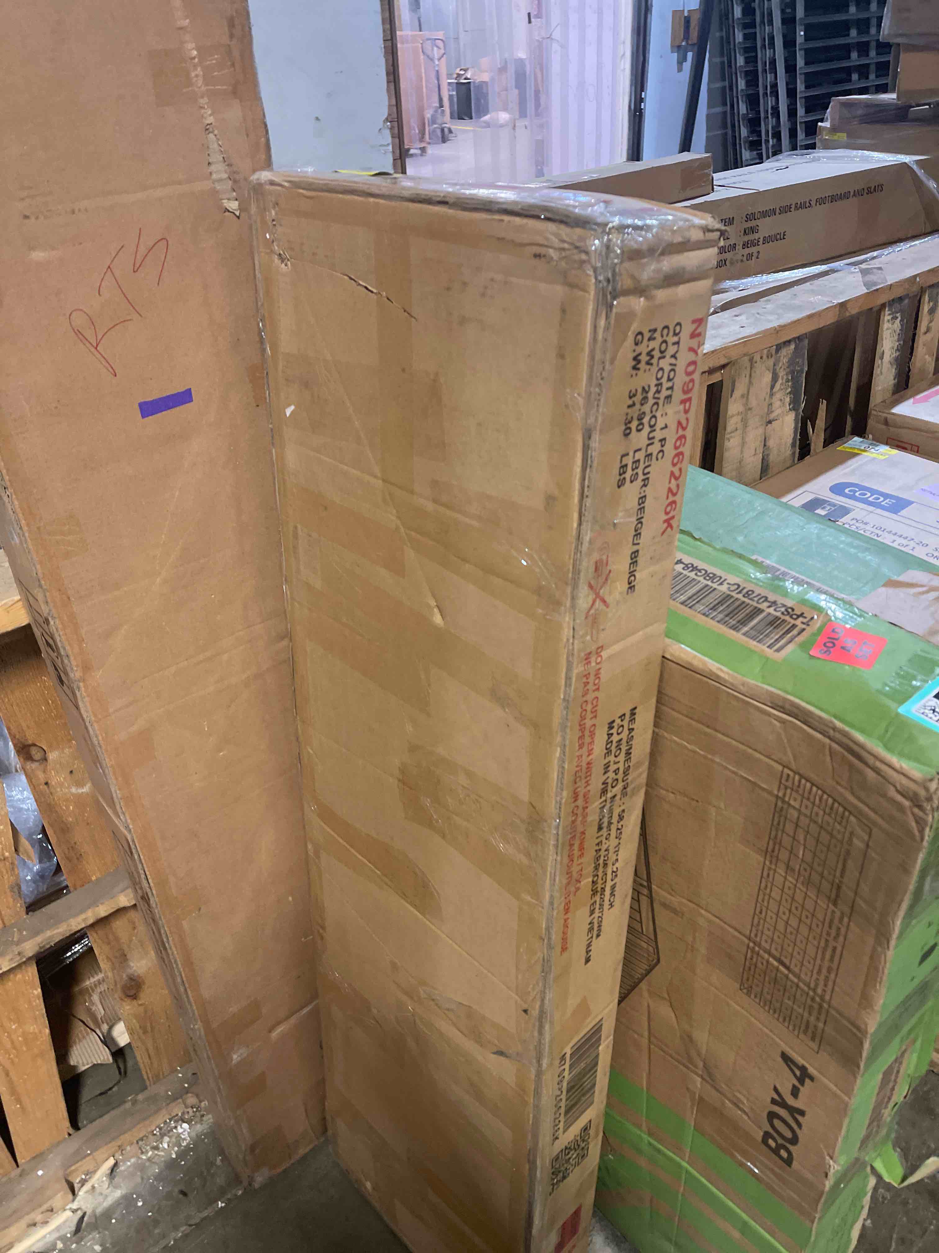 Condition photo showing As Is for costway twin/full upholstered daybed