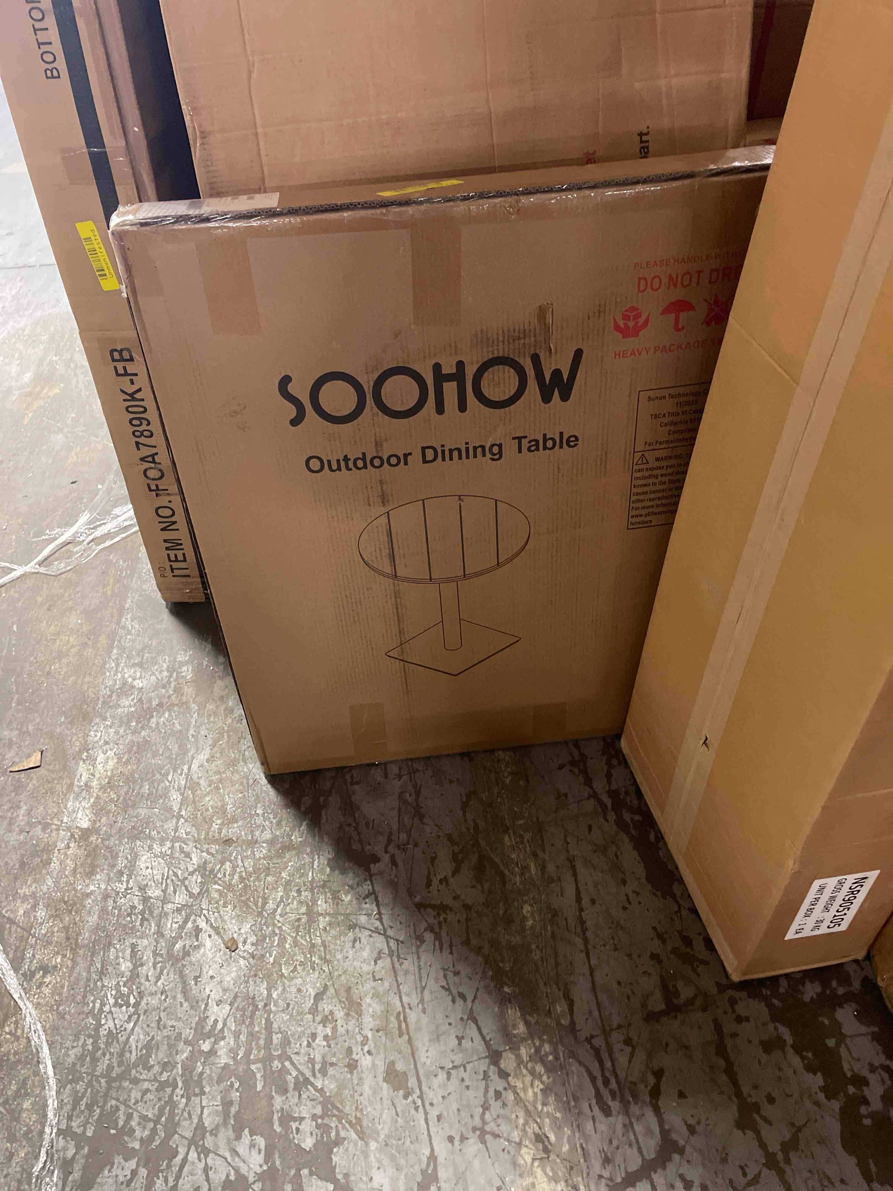Condition photo showing Good Condition for soohow outdoor dining table 