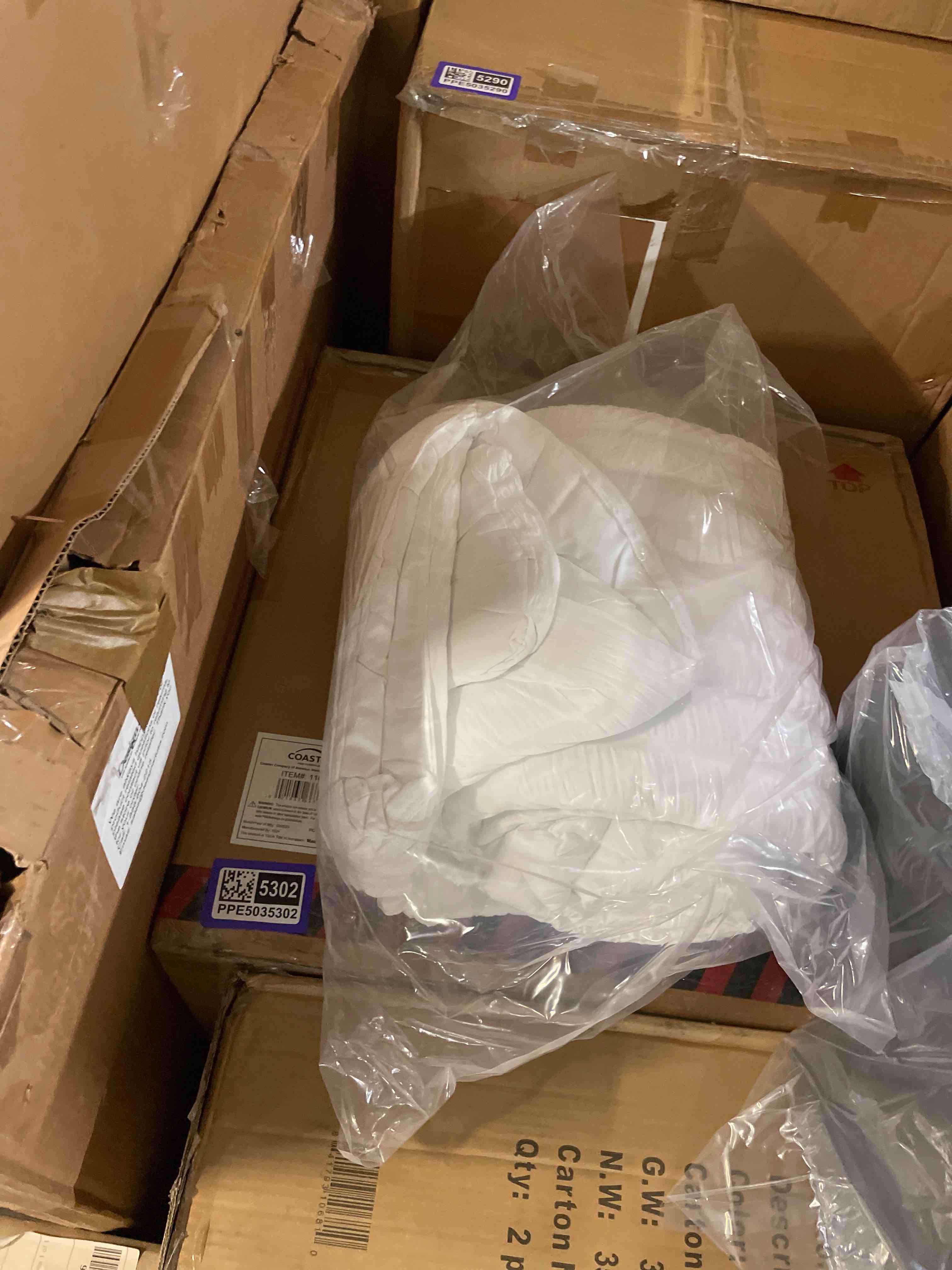 Condition photo showing New/Like New for bedsure seersucker bed in a bag bedsure color: white size: twin comforter