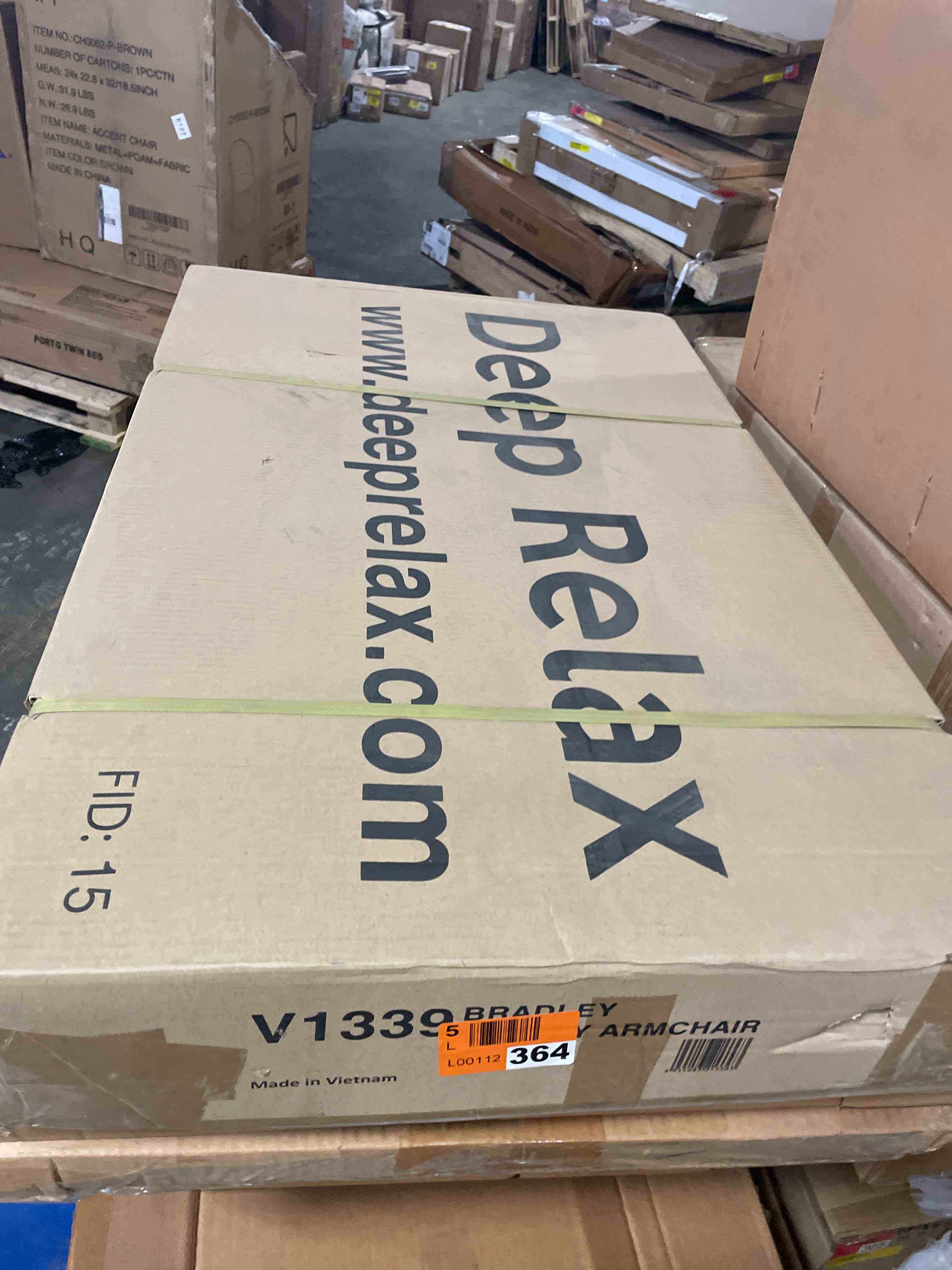 Condition photo showing New/Like New for vifah bradley outdoor garden armchair