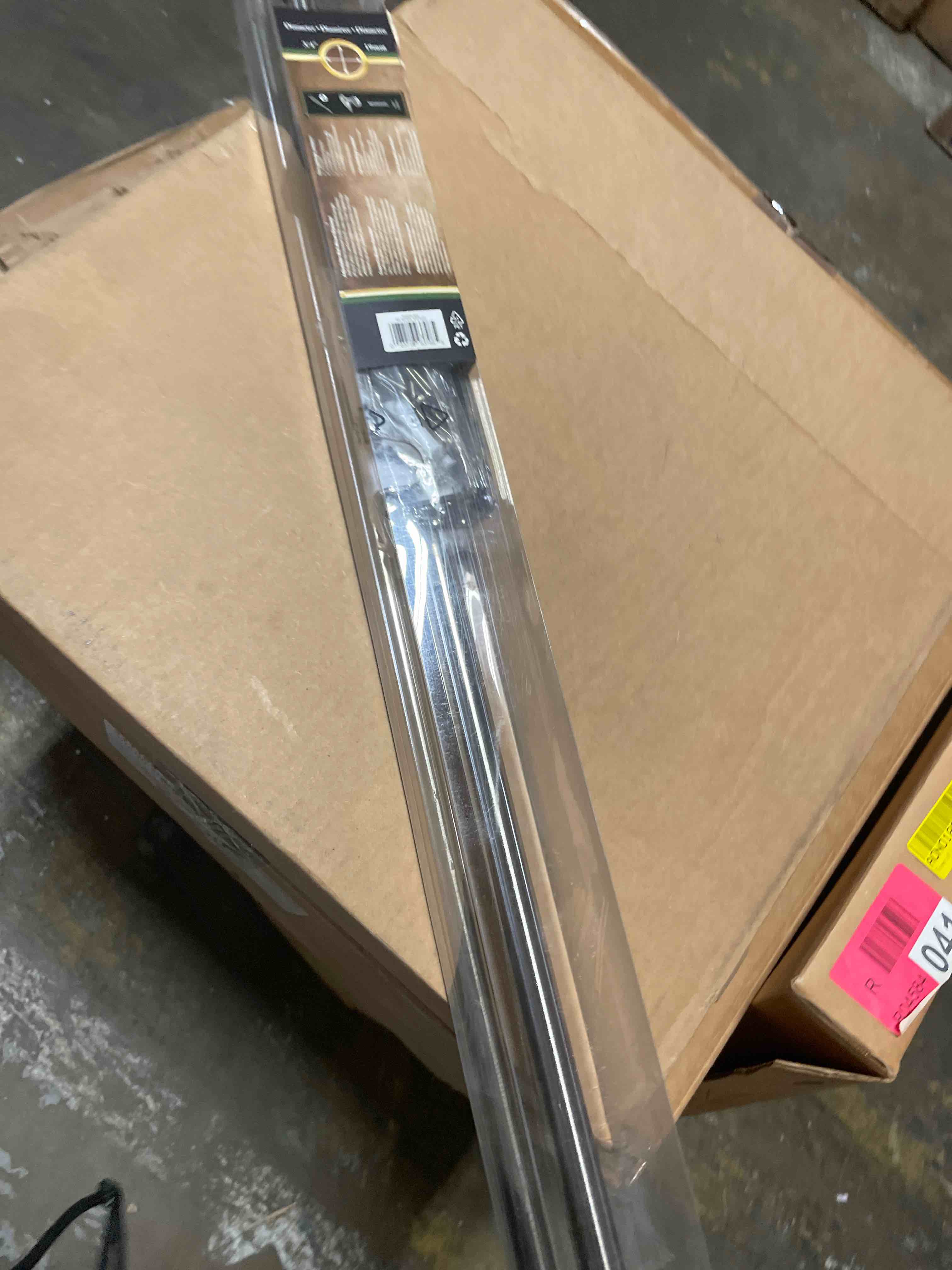 Condition photo showing New/Like New for versailles home fashions industria apollo rod set id0530-903