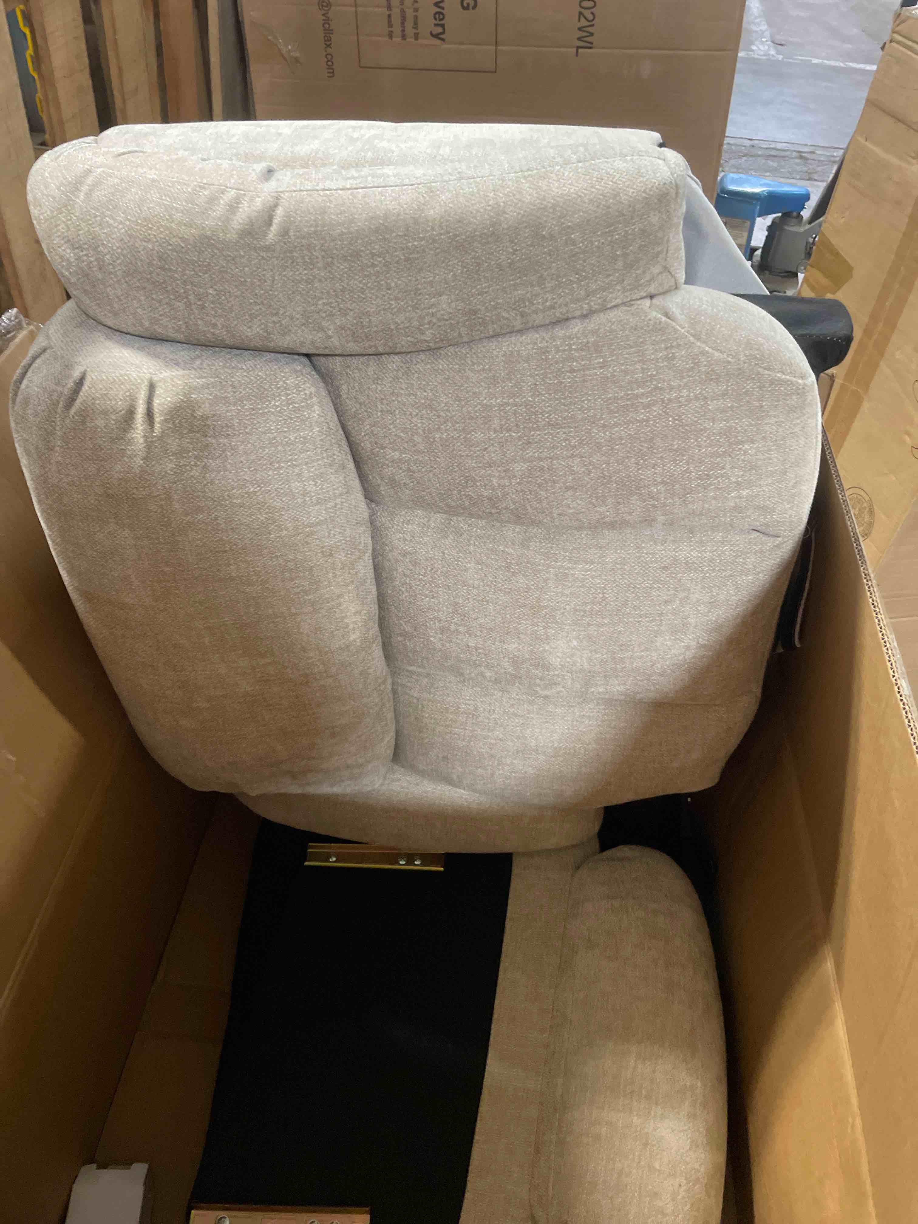 Condition photo showing Good Condition for (incomplete)oversized recliner chair for big and tall adults – power zero gravity recliner with wide seat, heavy-duty big man, supports up to 450 lbs, gray