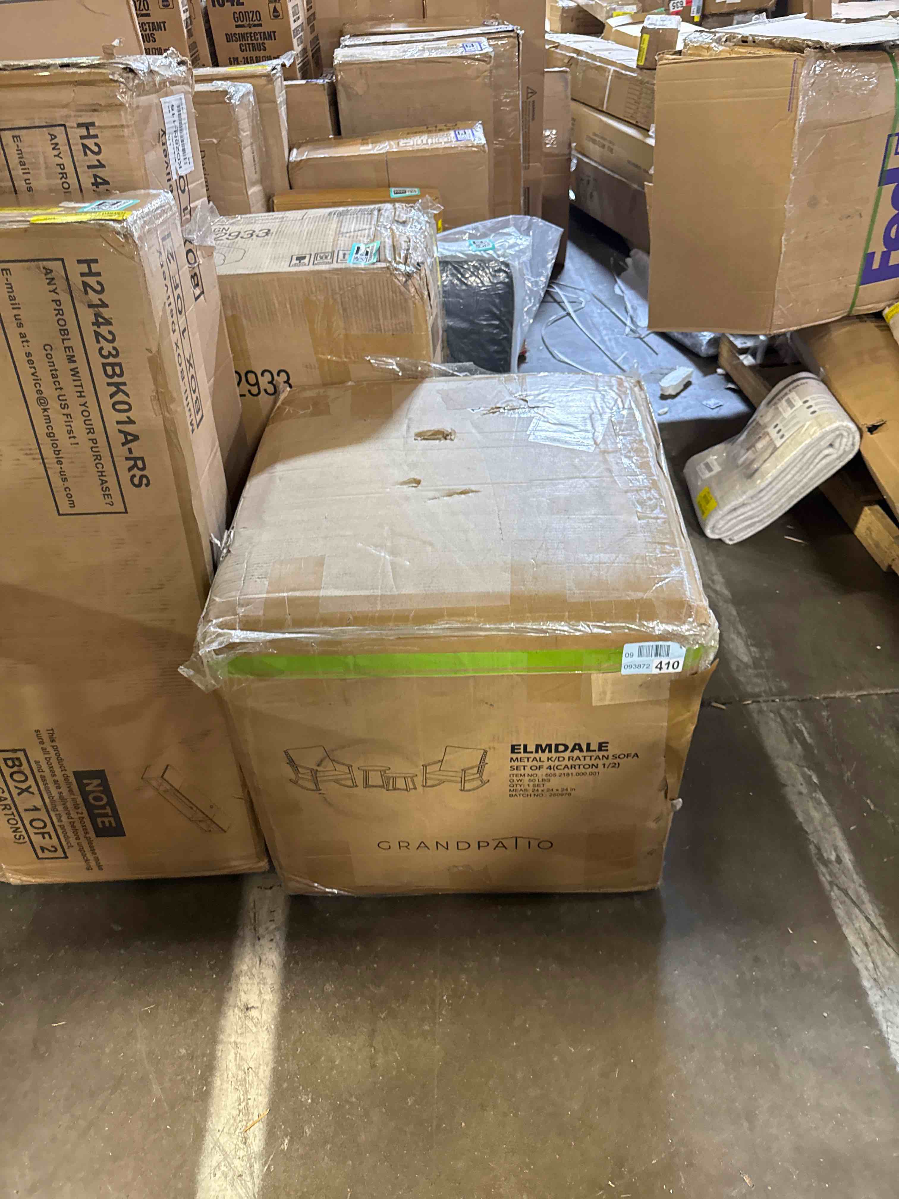 Condition photo showing New/Like New for vecelo round dining room table with wood grain tabletop and steel frame, for kitchen, living room, office, conference, 2 to 4 person, black black 31.5" dining table