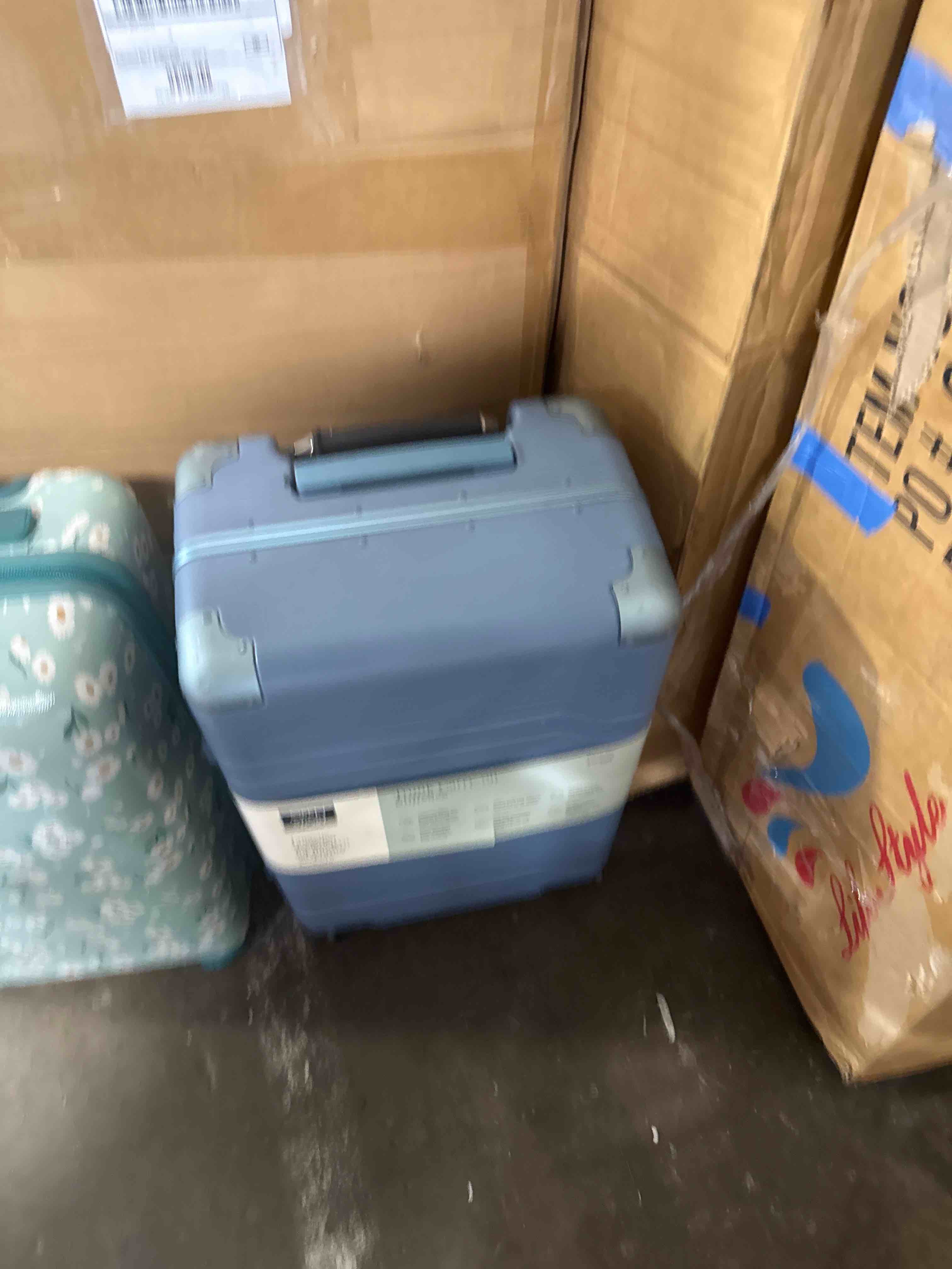Condition photo showing Good Condition for hanke premium 22 inch zipperless luggage with dual tsa locks mist blue mist blue 22 inch