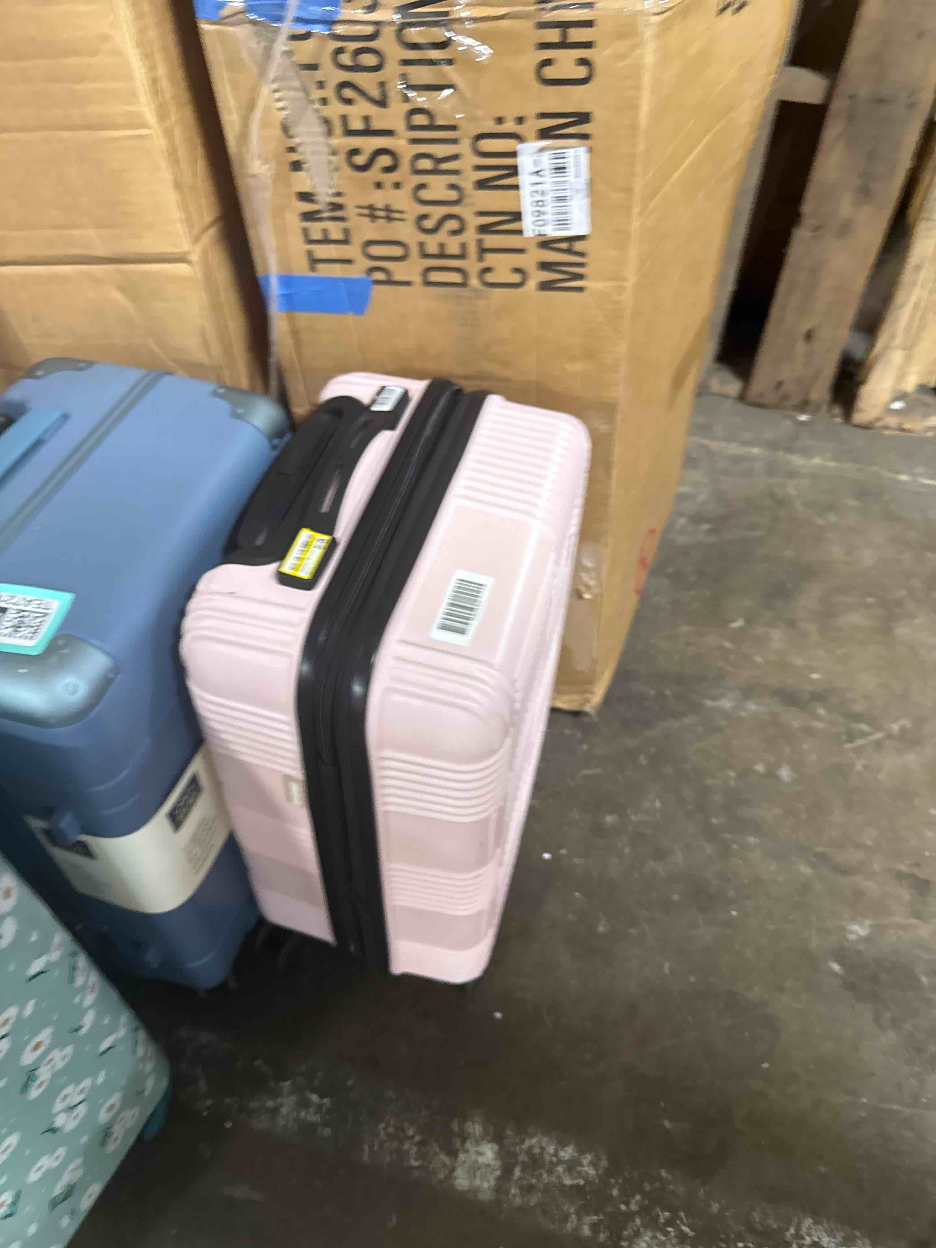 Condition photo showing Good Condition for american tourister 28" checkered hardside spinner suitcase in pink