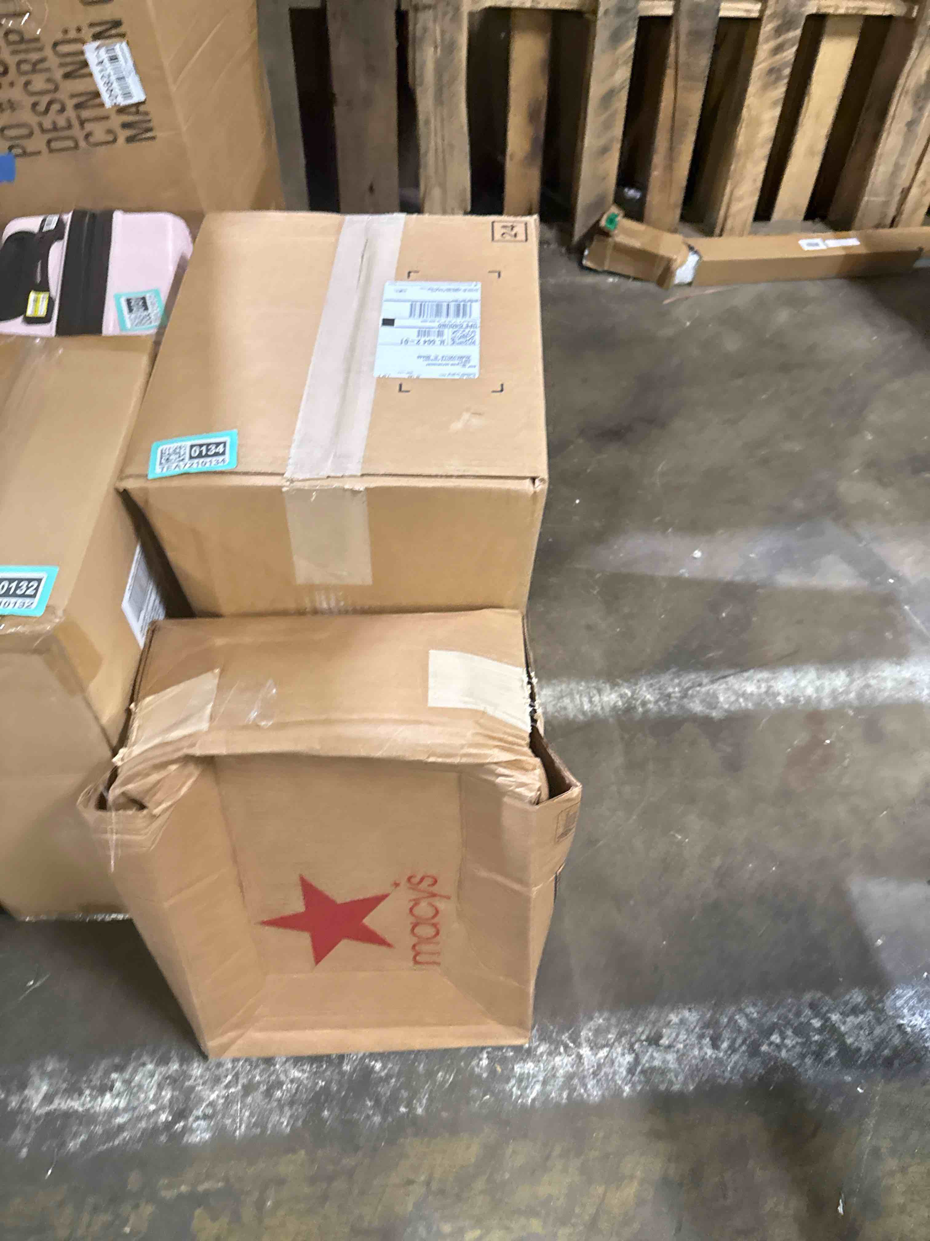 Condition photo showing New/Like New for shine kitchen co. sjx-1 easy cold press juicer with xl feed chute and compact body (white)