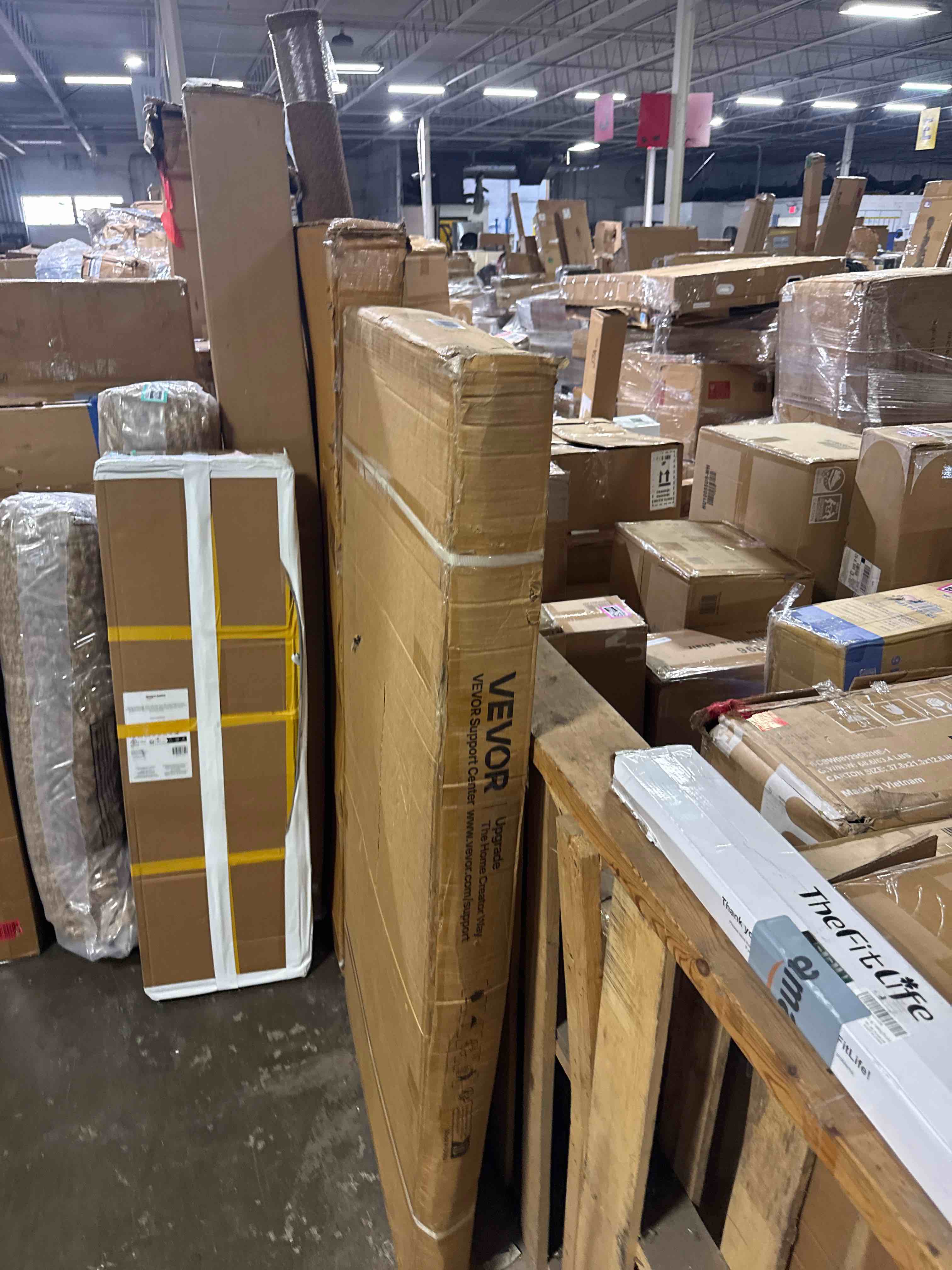 Condition photo showing New/Like New for vevor heavy duty platform truck, 2000 lbs capacity, industrial steel flatbed cart with swivel wheels