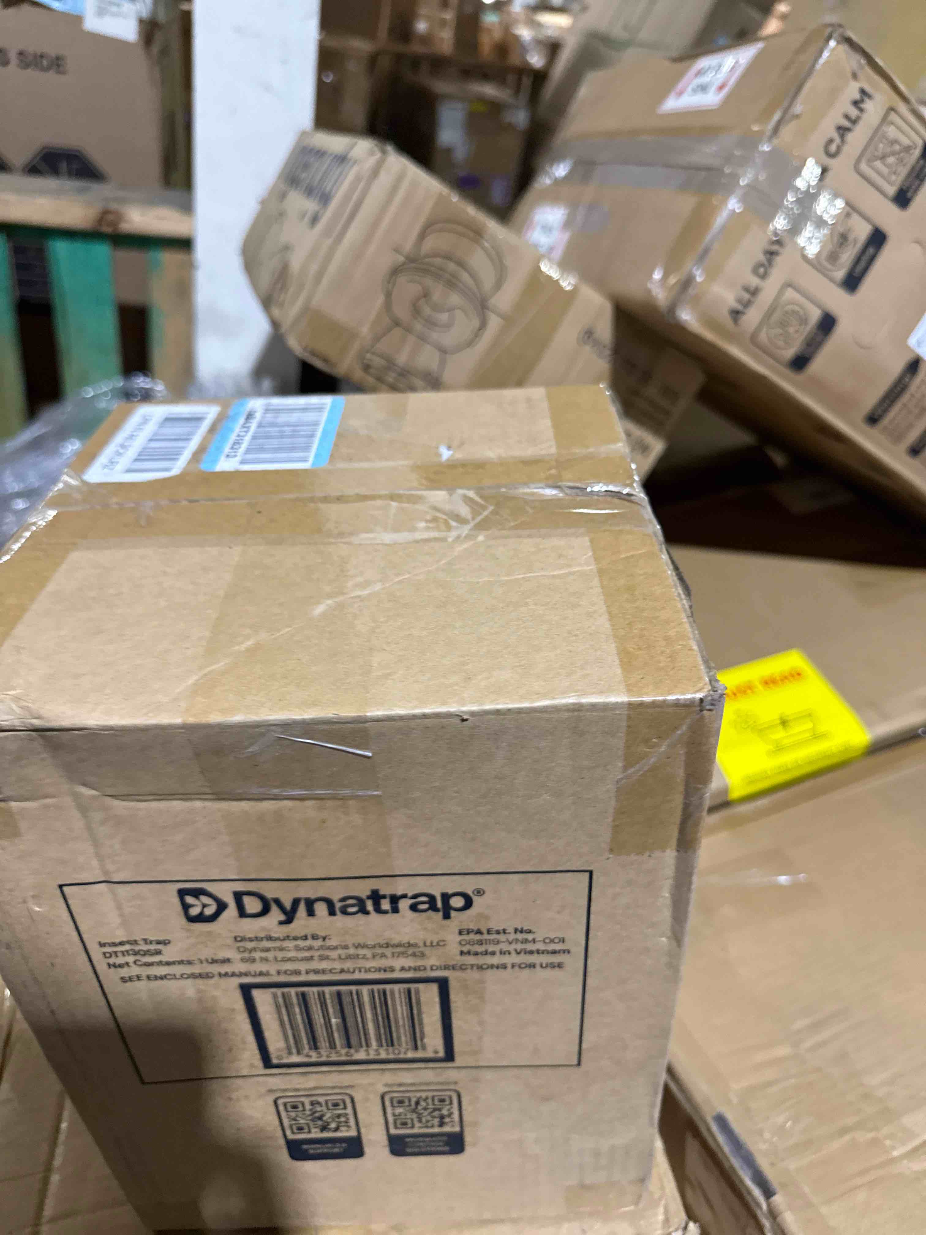 Condition photo showing New/Like New for dynatrap dt1130sr 1/2 acre mosquito & flying insect outdoor trap and killer – kills mosquitoes, flies, wasps, gnats, & other flying insects - bug zapper alternative – black | uv-led flying insect killer, outdoor fly control, kills mosquitoes, gnats, flies, moths, wasps, bug zapper alternative ½ acre black trap