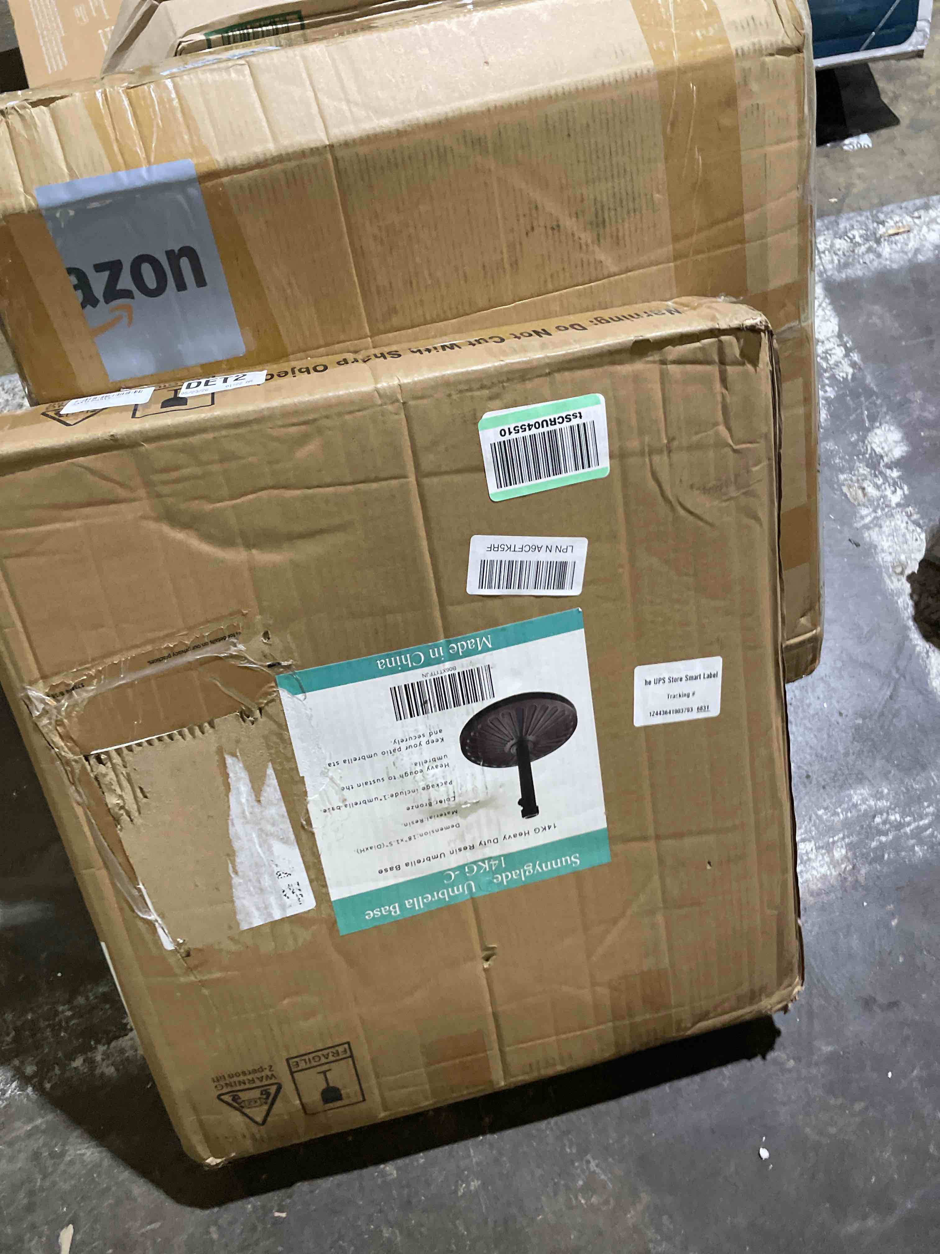 Condition photo showing New/Like New for sunnyglade 18" 30.2-lbs heavy duty round antiqued umbrella base for patio, outdoor - bronze