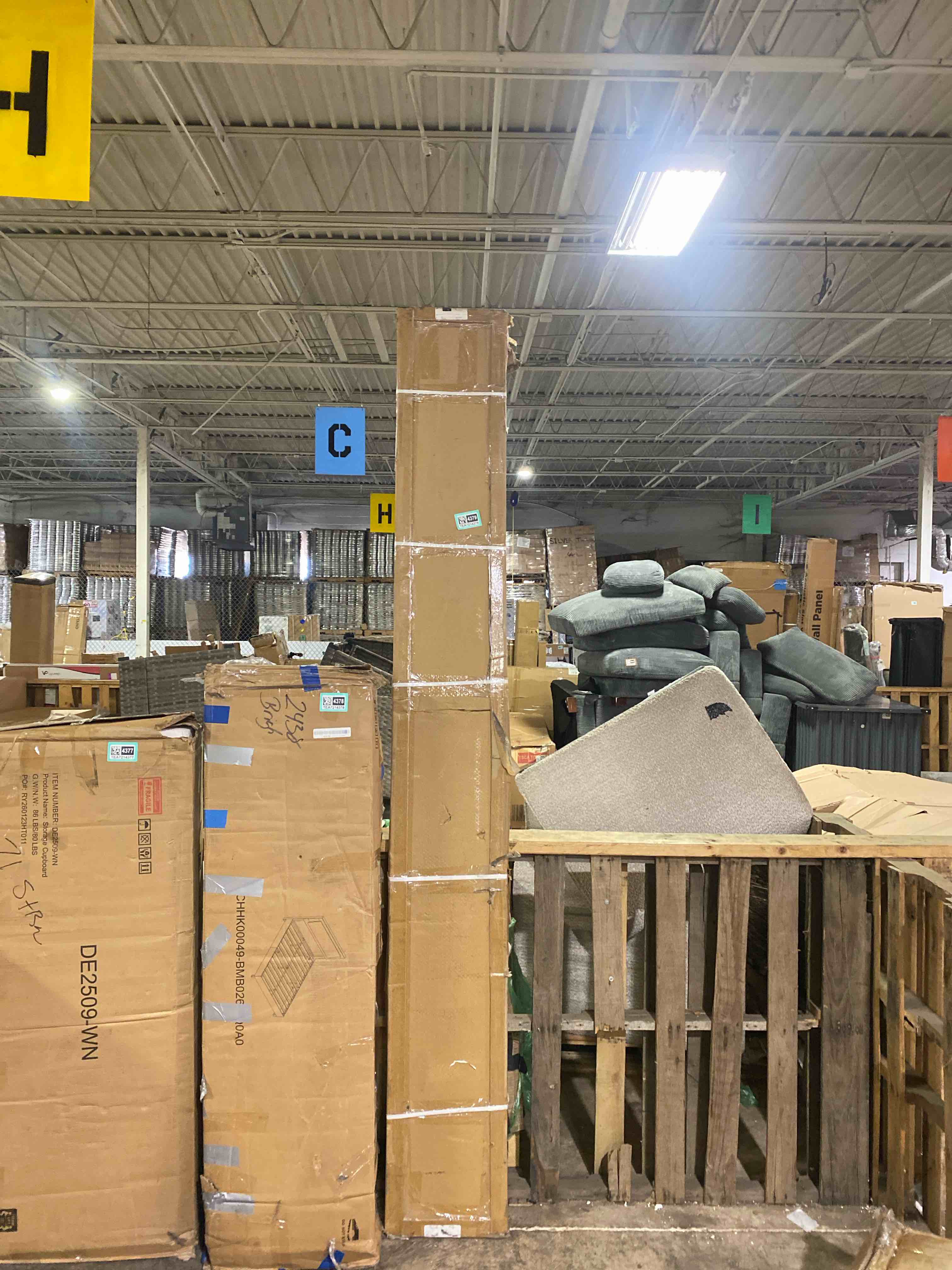 https://s3.amazonaws.com/lotting-images-prod/phillipi/TEA7214379_1789487777887.jpeg