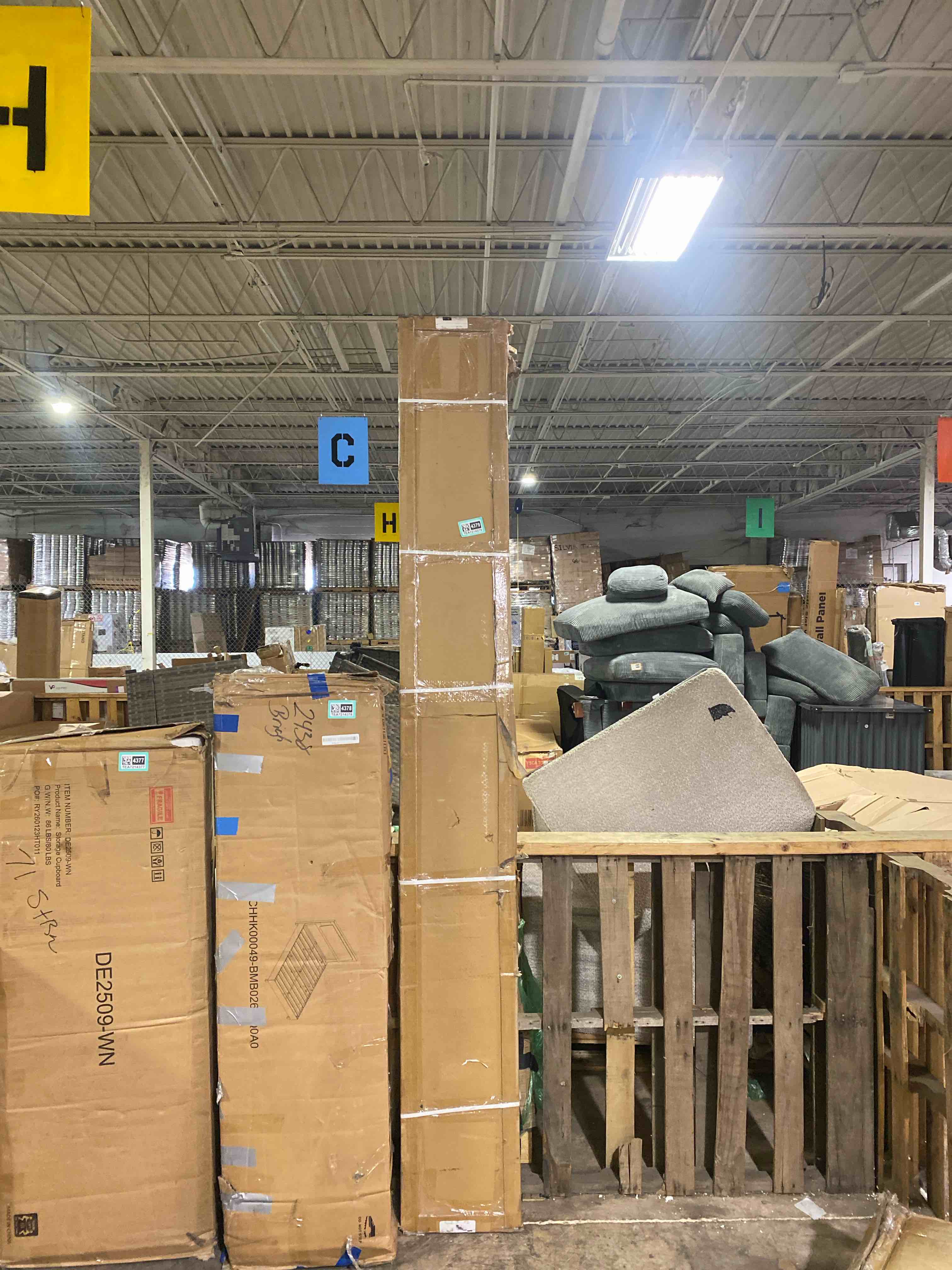https://s3.amazonaws.com/lotting-images-prod/phillipi/TEA7214379_1789487779335.jpeg