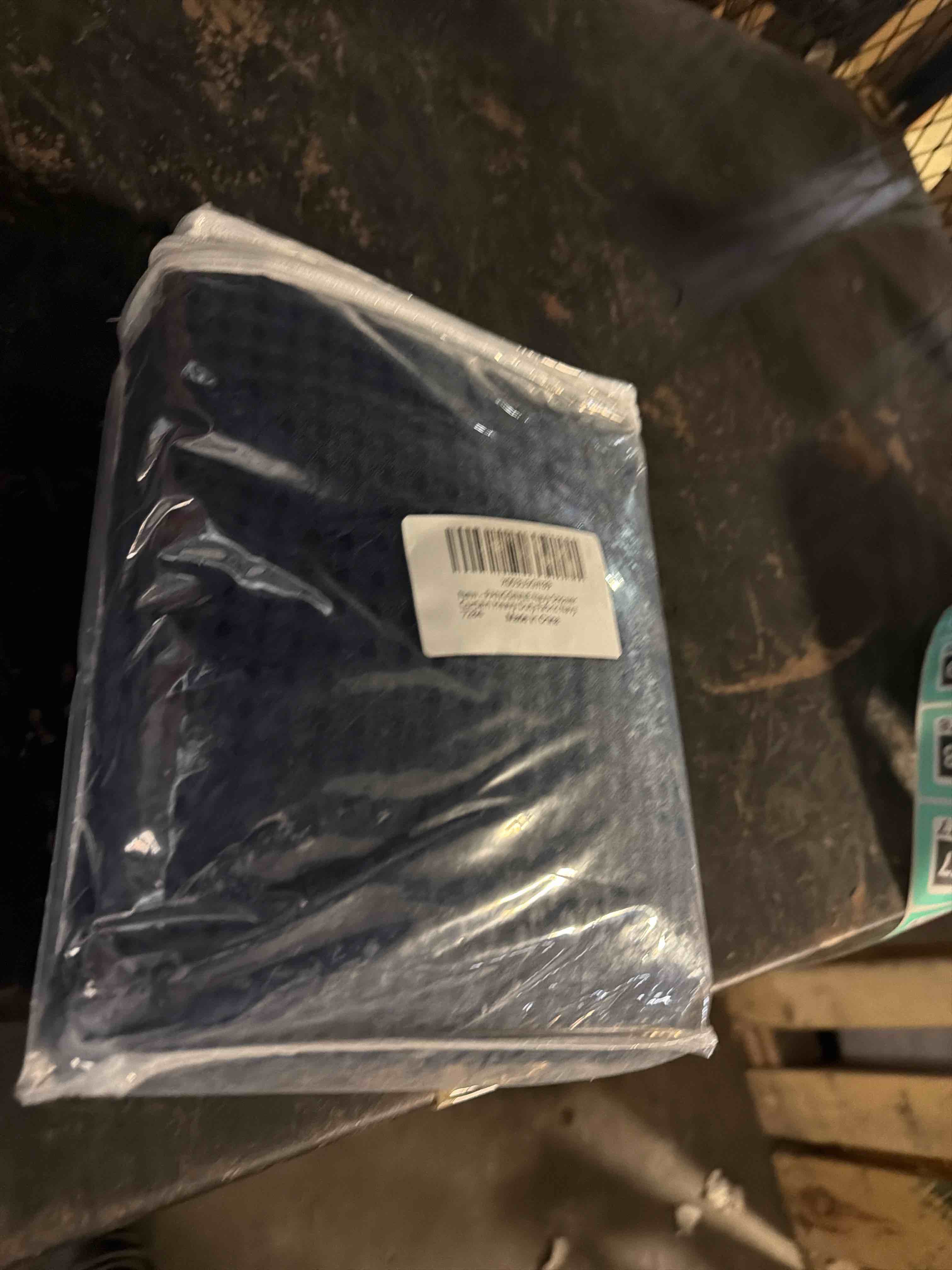 https://s3.amazonaws.com/lotting-images-prod/phillipi/TEA7214475_1789401777856.jpeg
