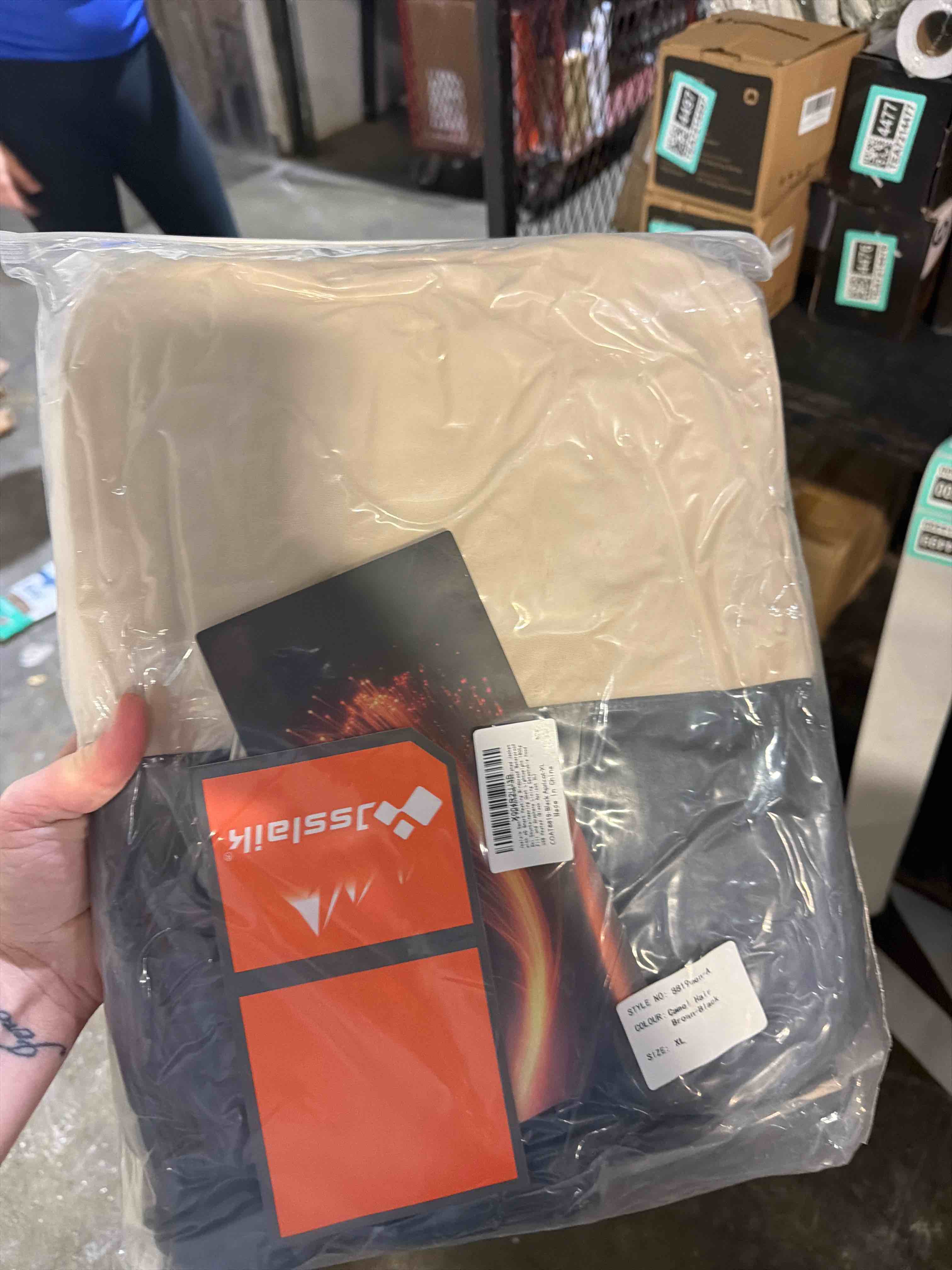 https://s3.amazonaws.com/lotting-images-prod/phillipi/TEA7214499_1789403352519.jpeg