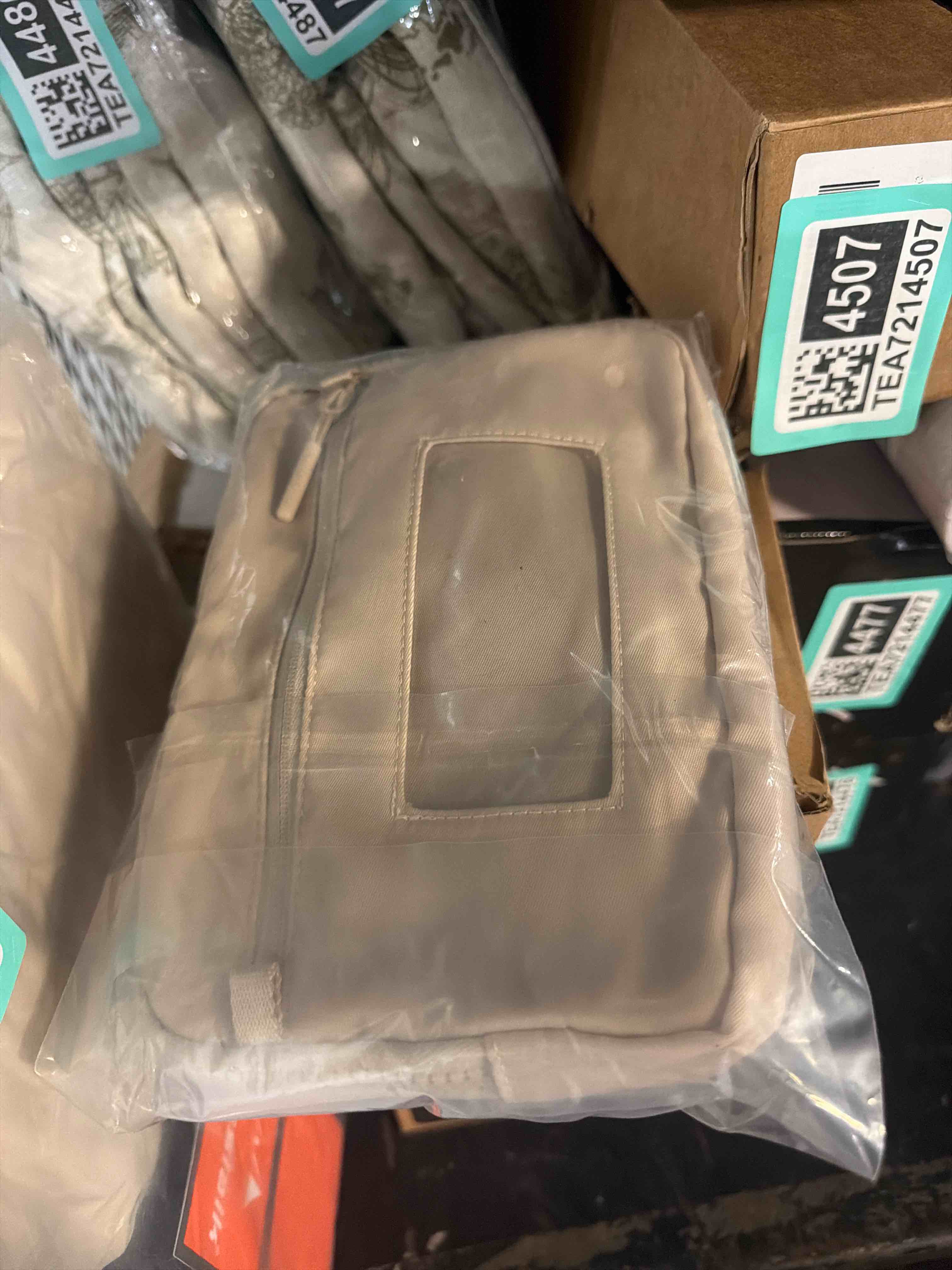 https://s3.amazonaws.com/lotting-images-prod/phillipi/TEA7214508_1789404097604.jpeg