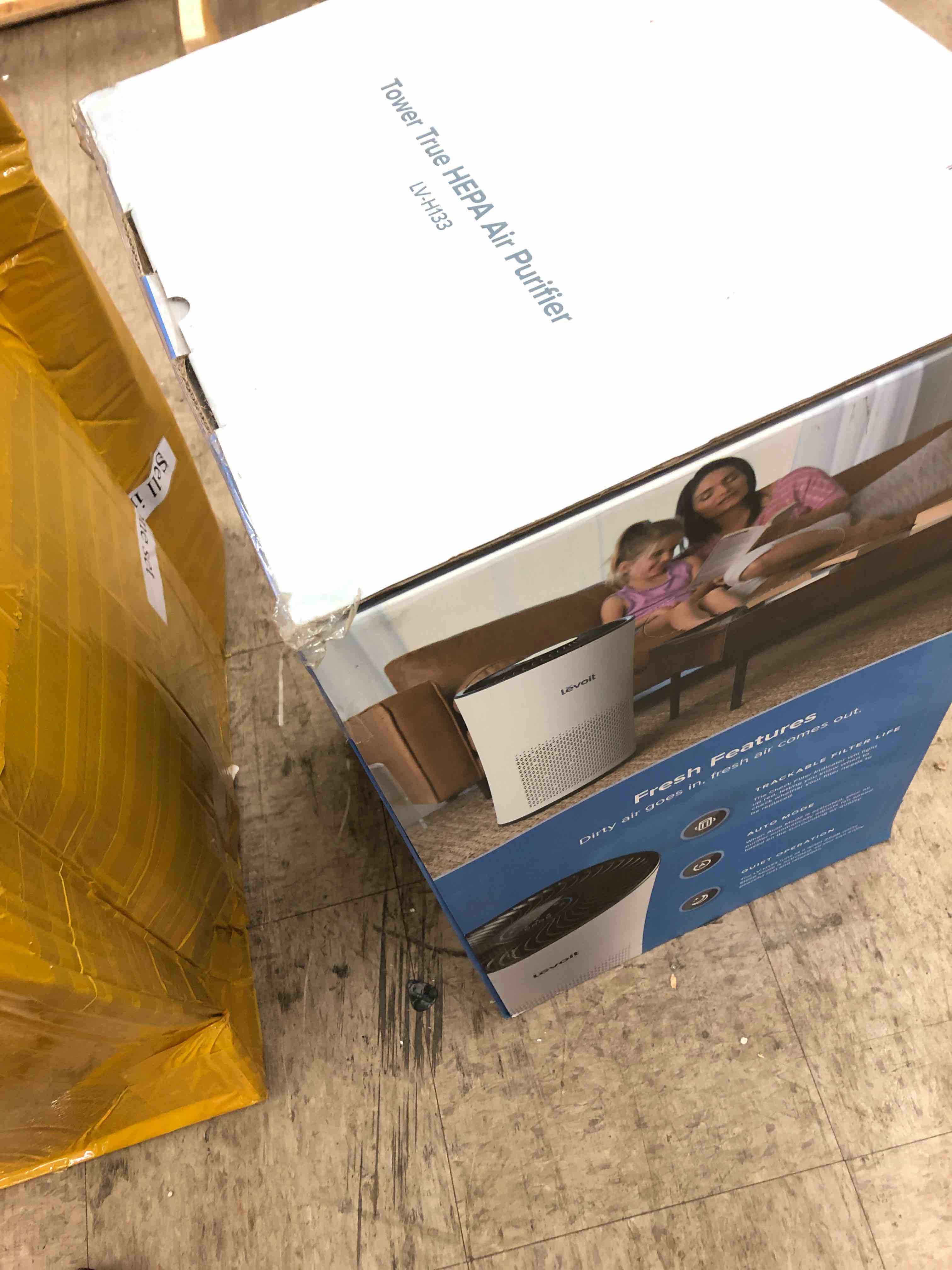 https://s3.amazonaws.com/lotting-images-prod/phillipi/YEL0637914_1671028776422.jpeg