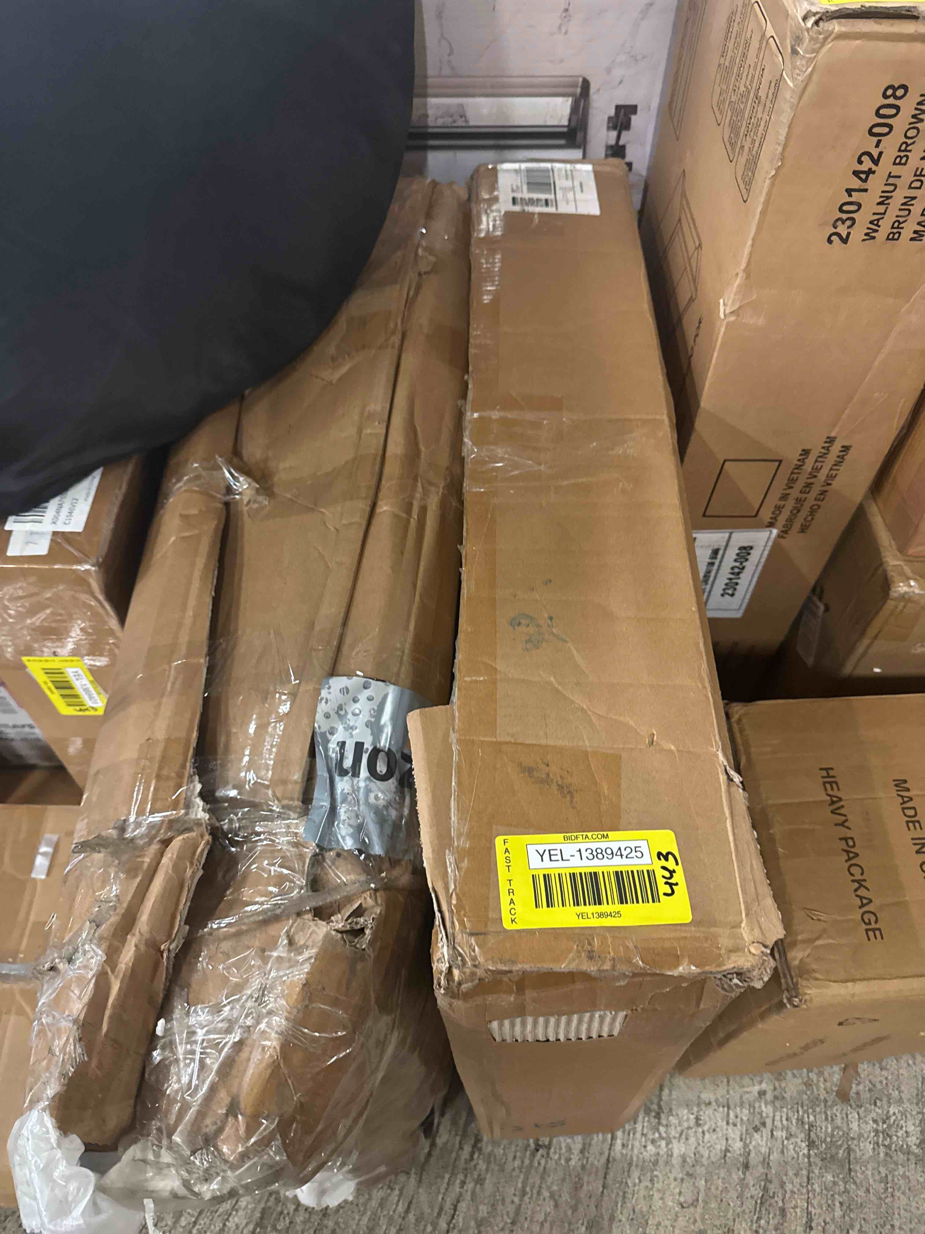 https://s3.amazonaws.com/lotting-images-prod/phillipi/YEL1389425_1758570678137.jpeg