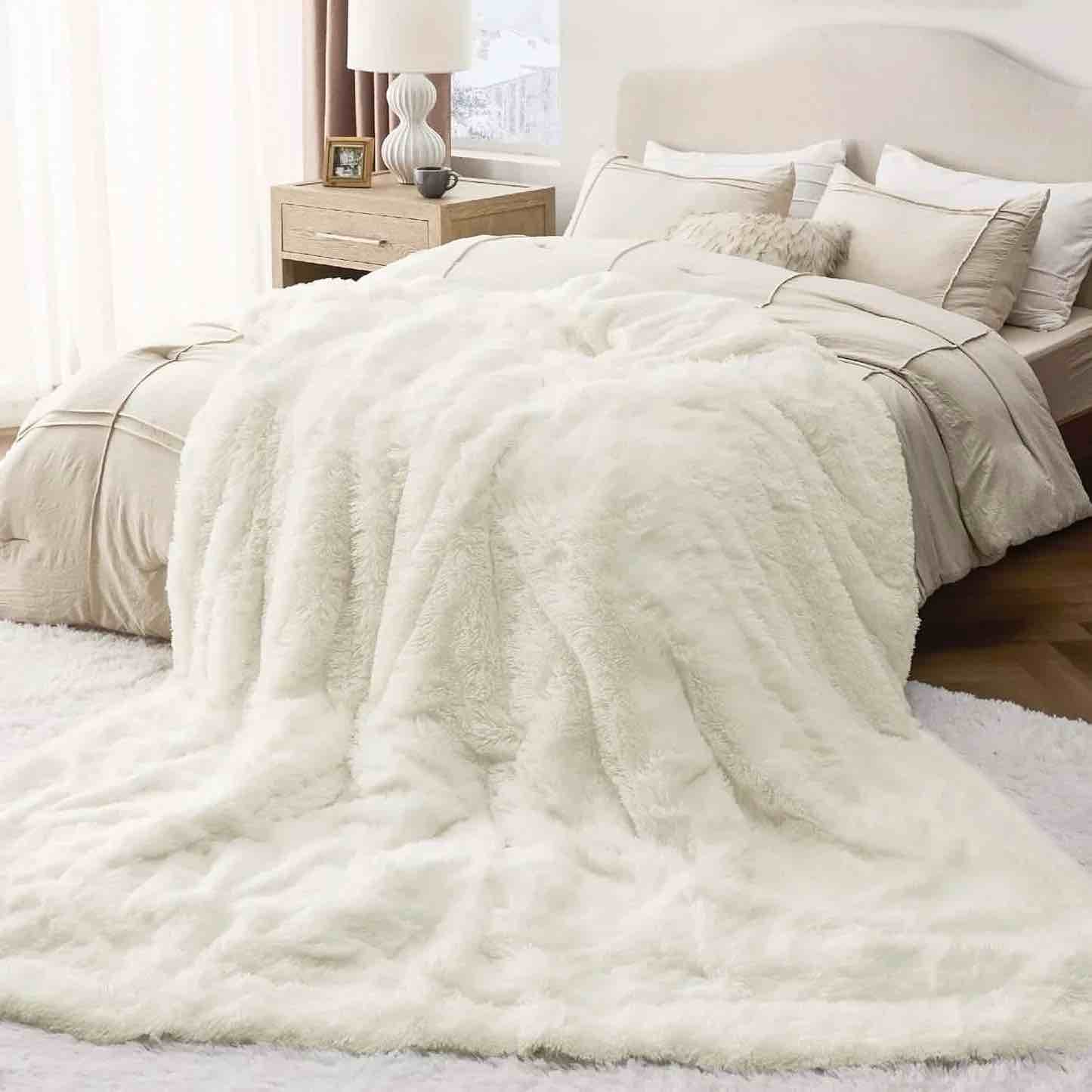 Bedsure Faux Fur Blanket, 50x70 Inch-Soft and Fluffy Blanket, Fuzzy Cozy Plush 