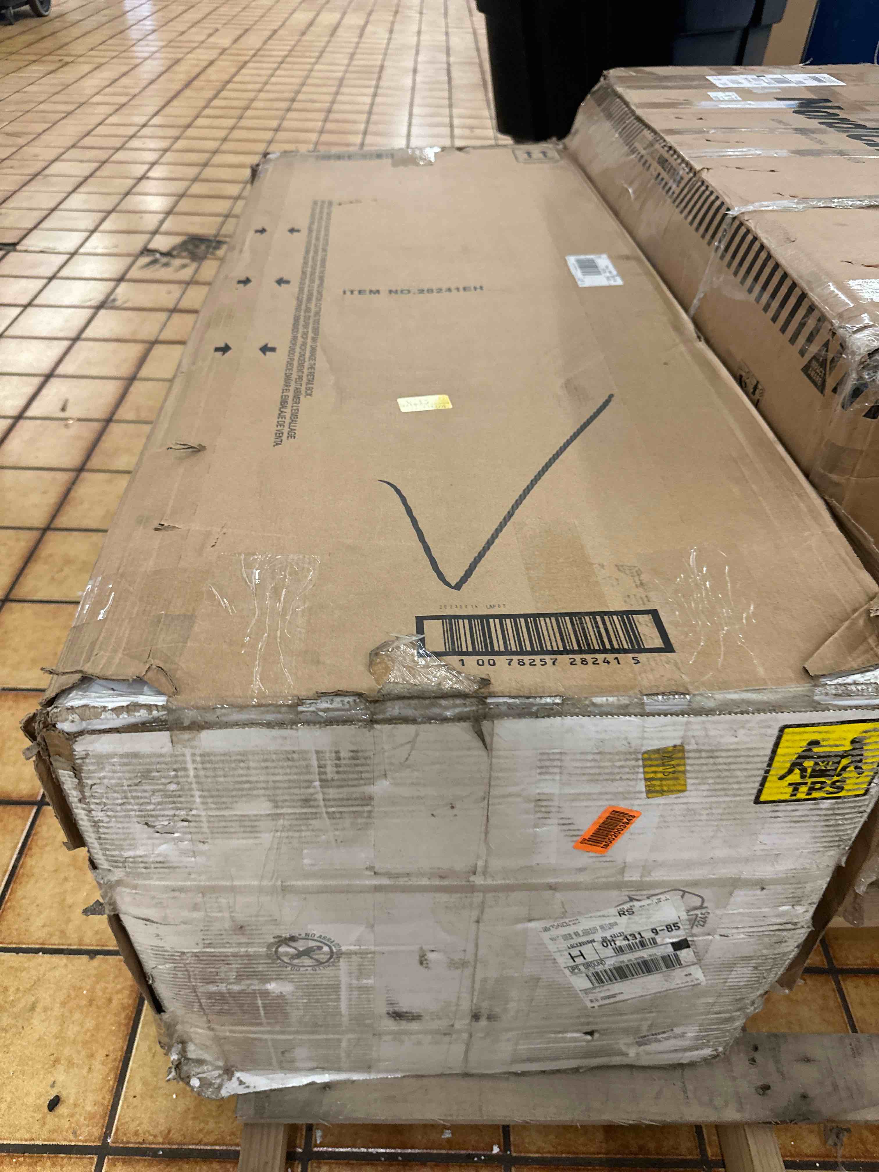 https://s3.amazonaws.com/lotting-images-prod/phillipi/YEL3136558_1688063769859.jpeg