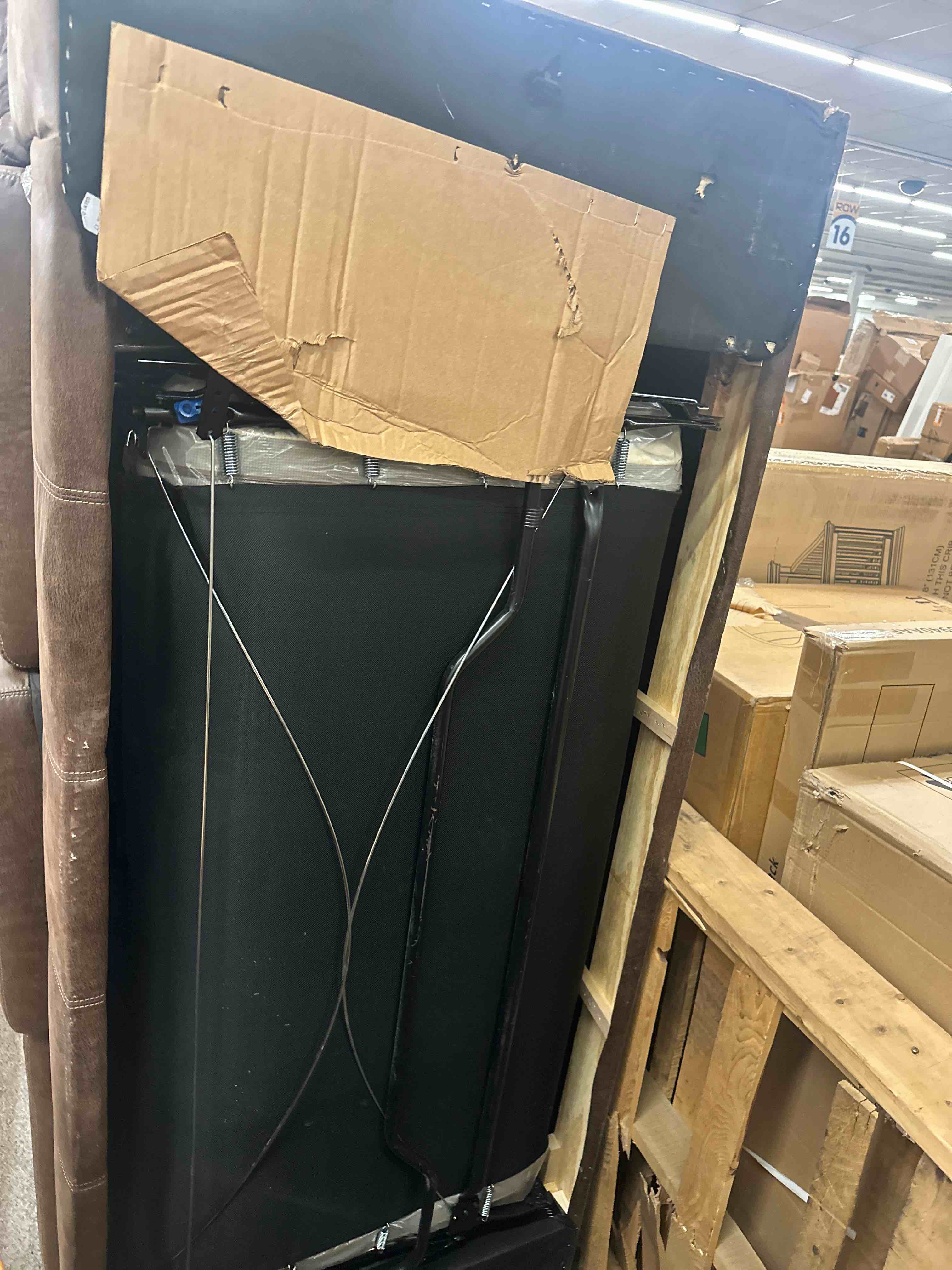 https://s3.amazonaws.com/lotting-images-prod/phillipi/YEL3373968_1691165052822.jpeg