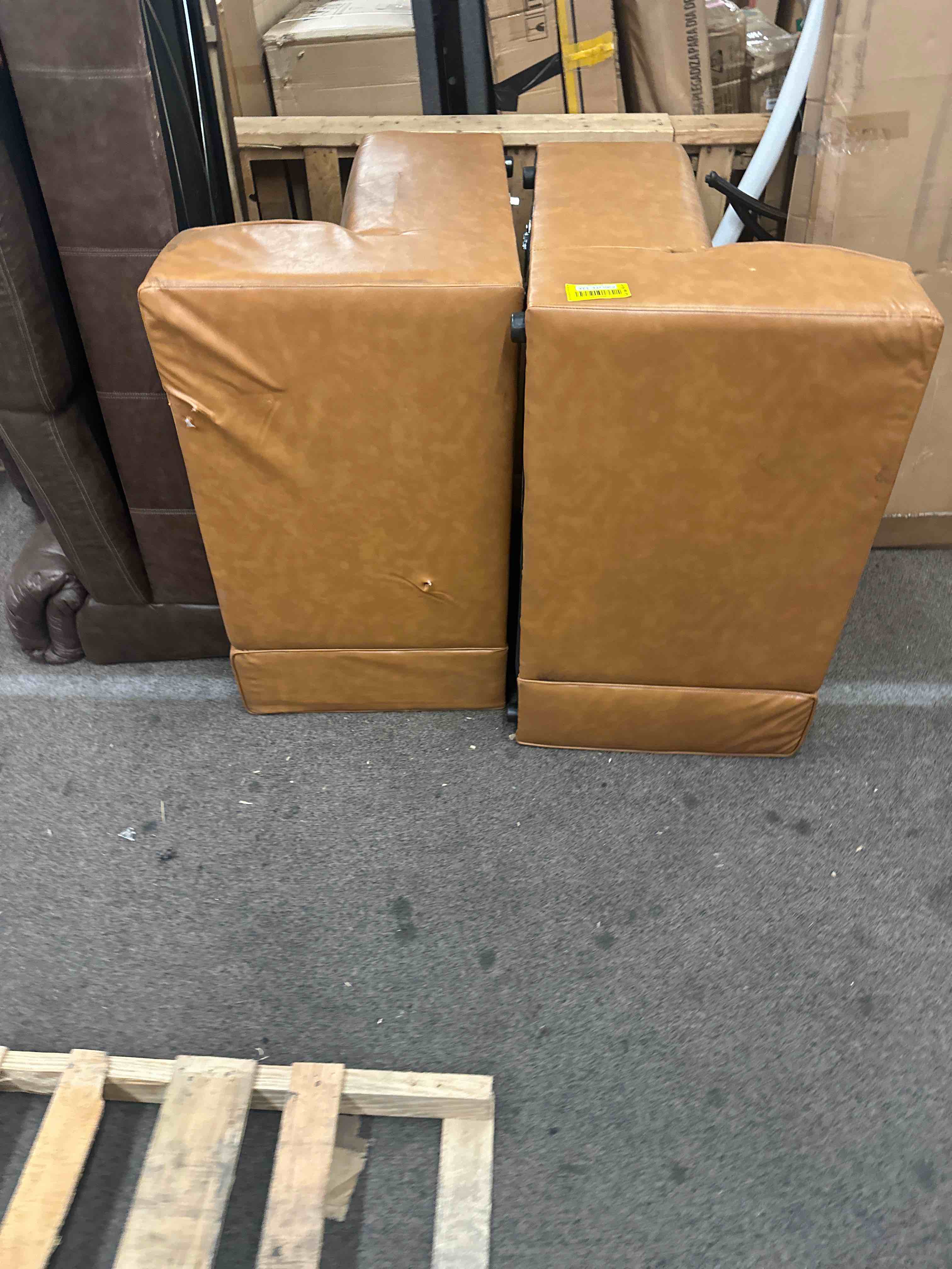 https://s3.amazonaws.com/lotting-images-prod/phillipi/YEL3373969_1691165470230.jpeg