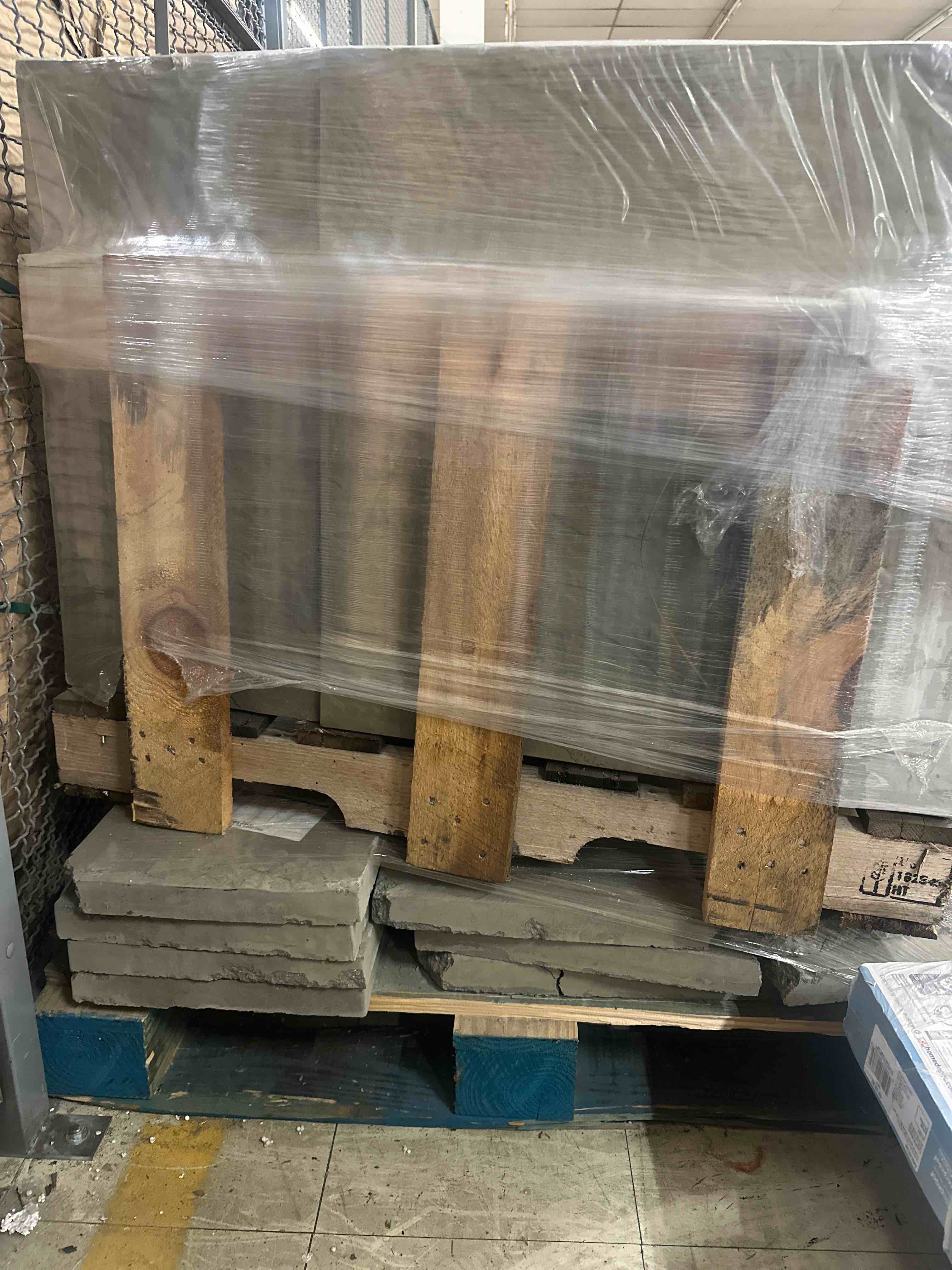 https://s3.amazonaws.com/lotting-images-prod/phillipi/YEL3374002_1695912054179.jpeg