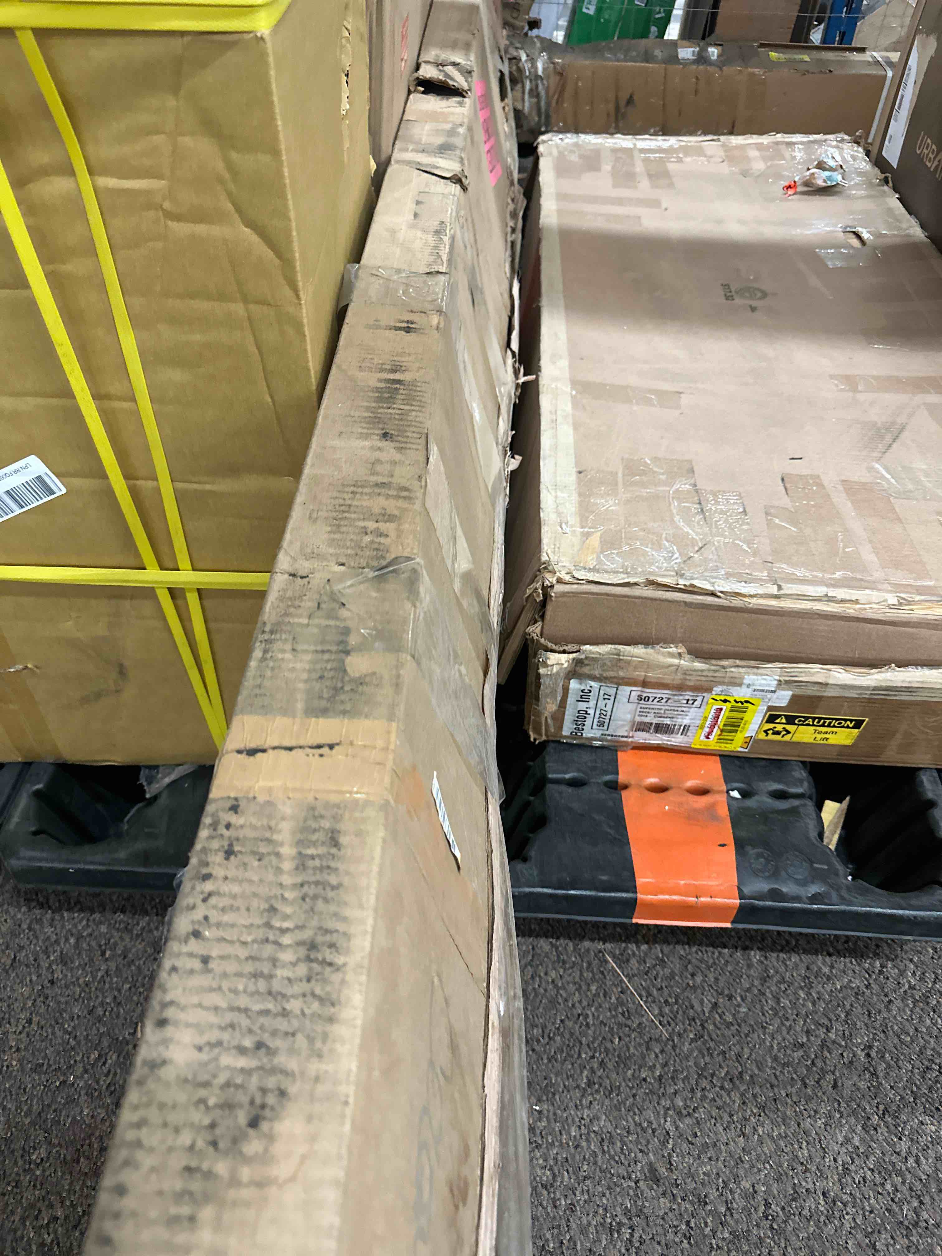 https://s3.amazonaws.com/lotting-images-prod/phillipi/YEL3374227_1695920160455.jpeg
