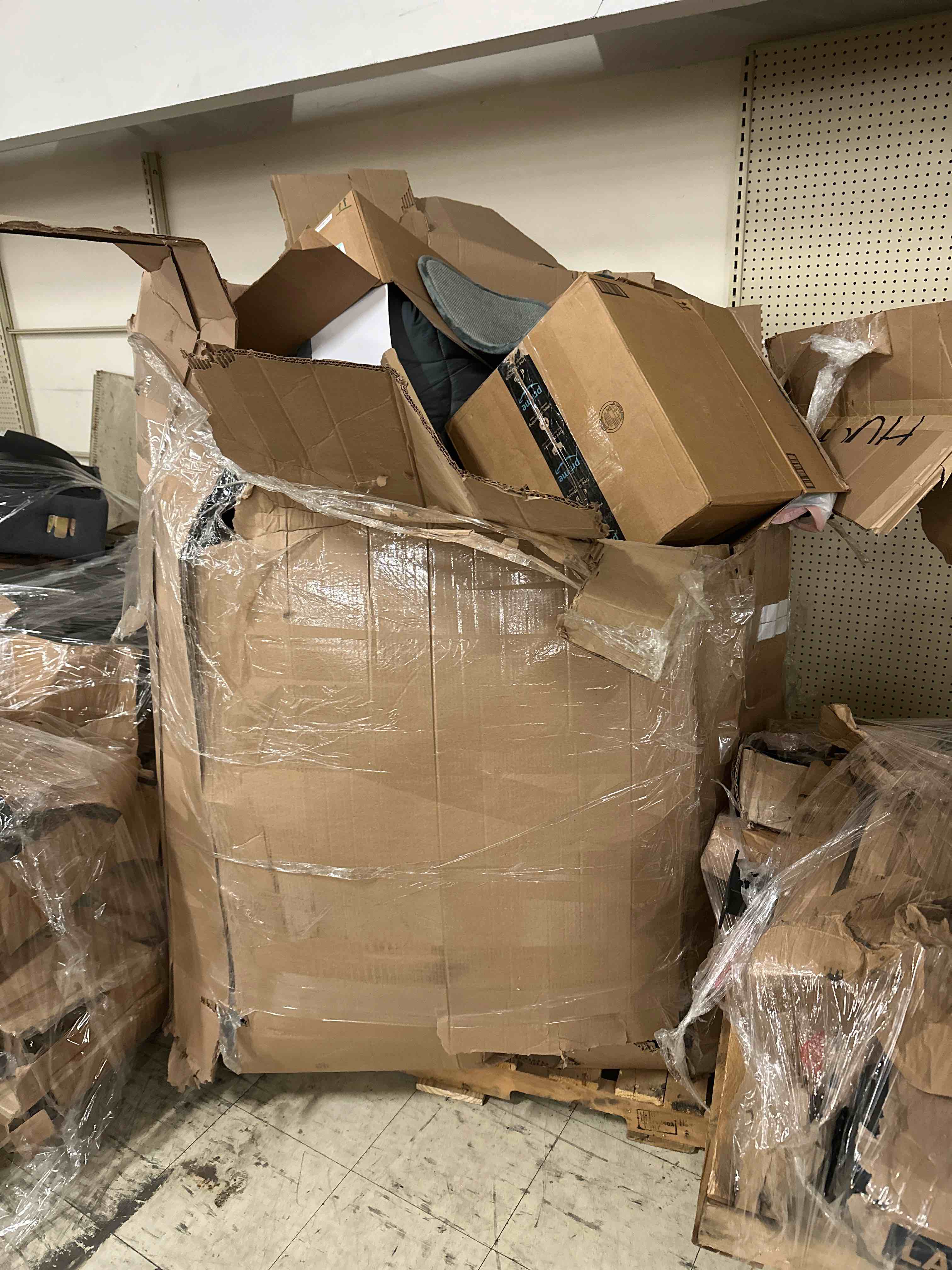 Bulk Truckload SALE!Chance Pallet of Bulk General Merchandise Items. Bid is Per Quantity 10