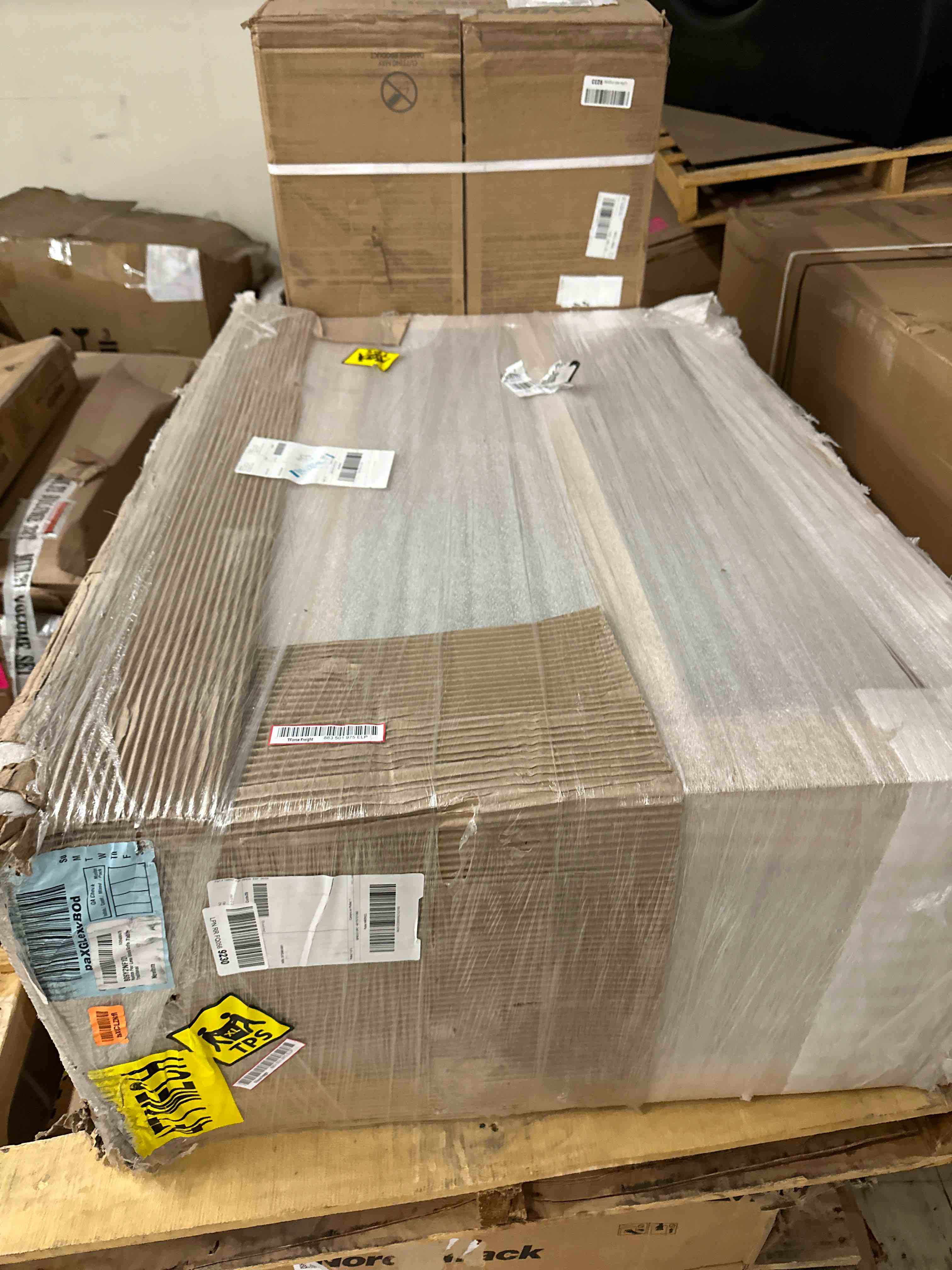 https://s3.amazonaws.com/lotting-images-prod/phillipi/YEL3375030_1708545672454.jpeg