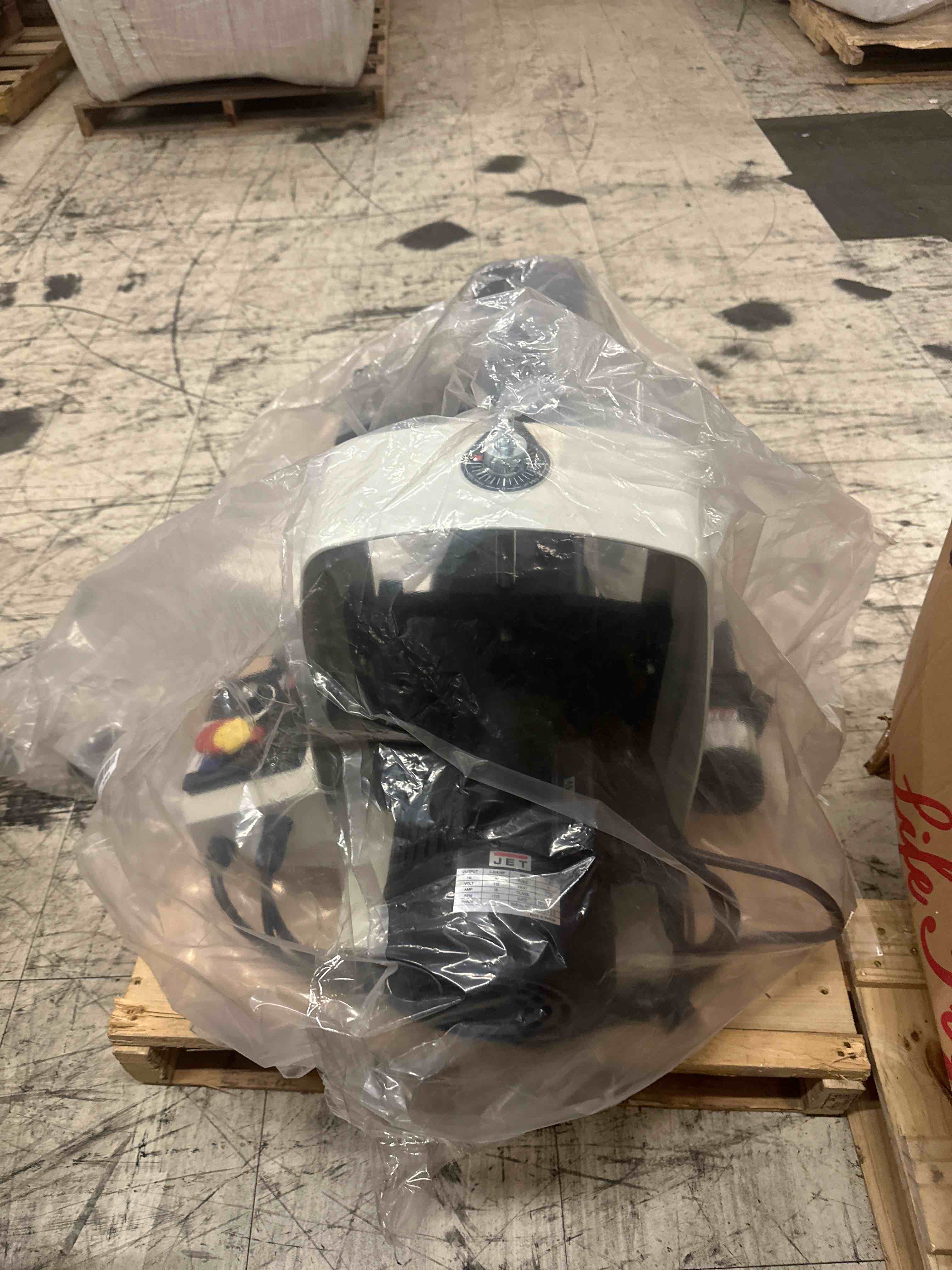 https://s3.amazonaws.com/lotting-images-prod/phillipi/YEL3375361_1709830525936.jpeg