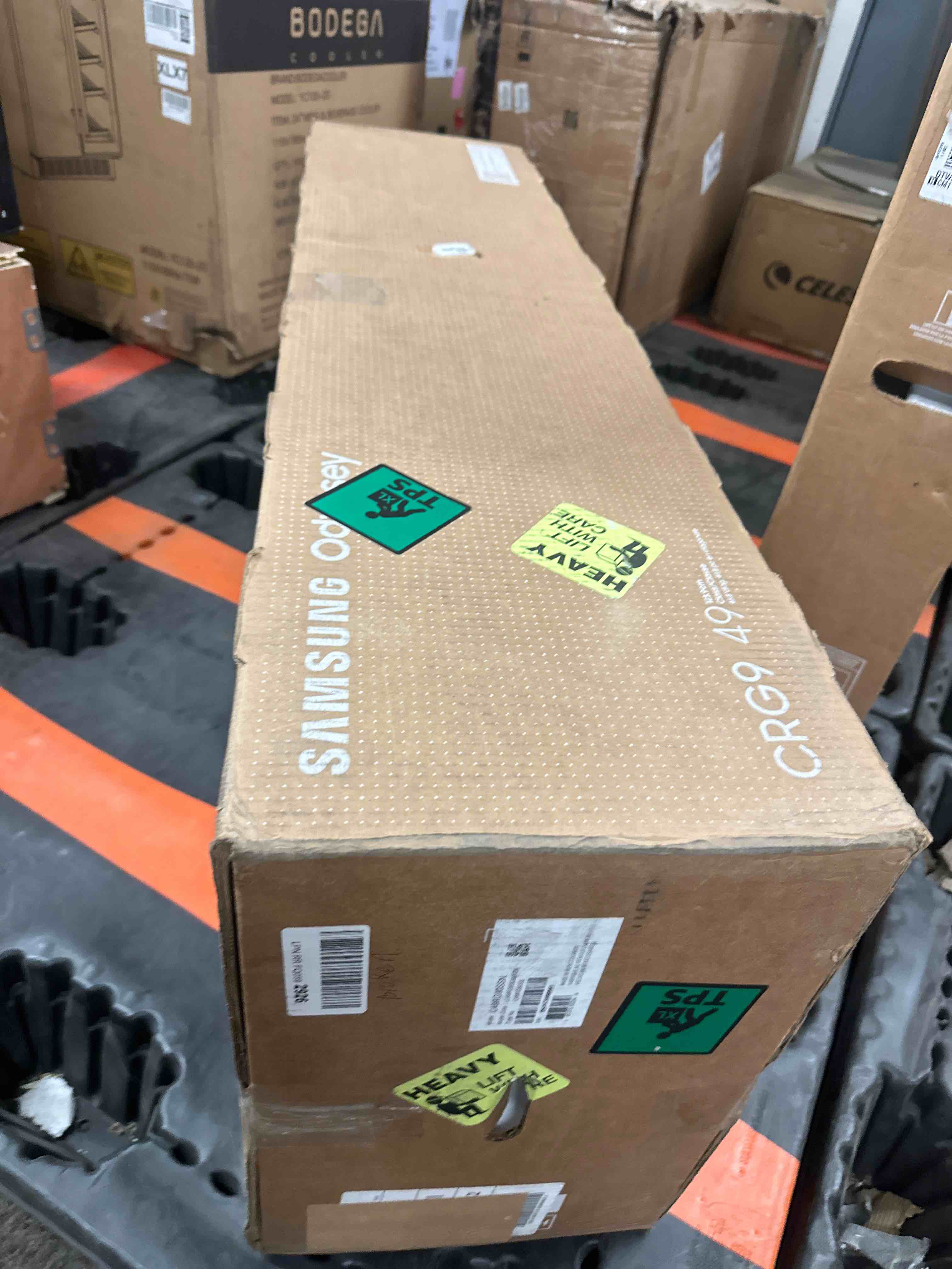 https://s3.amazonaws.com/lotting-images-prod/phillipi/YEL3375423_1709822088420.jpeg
