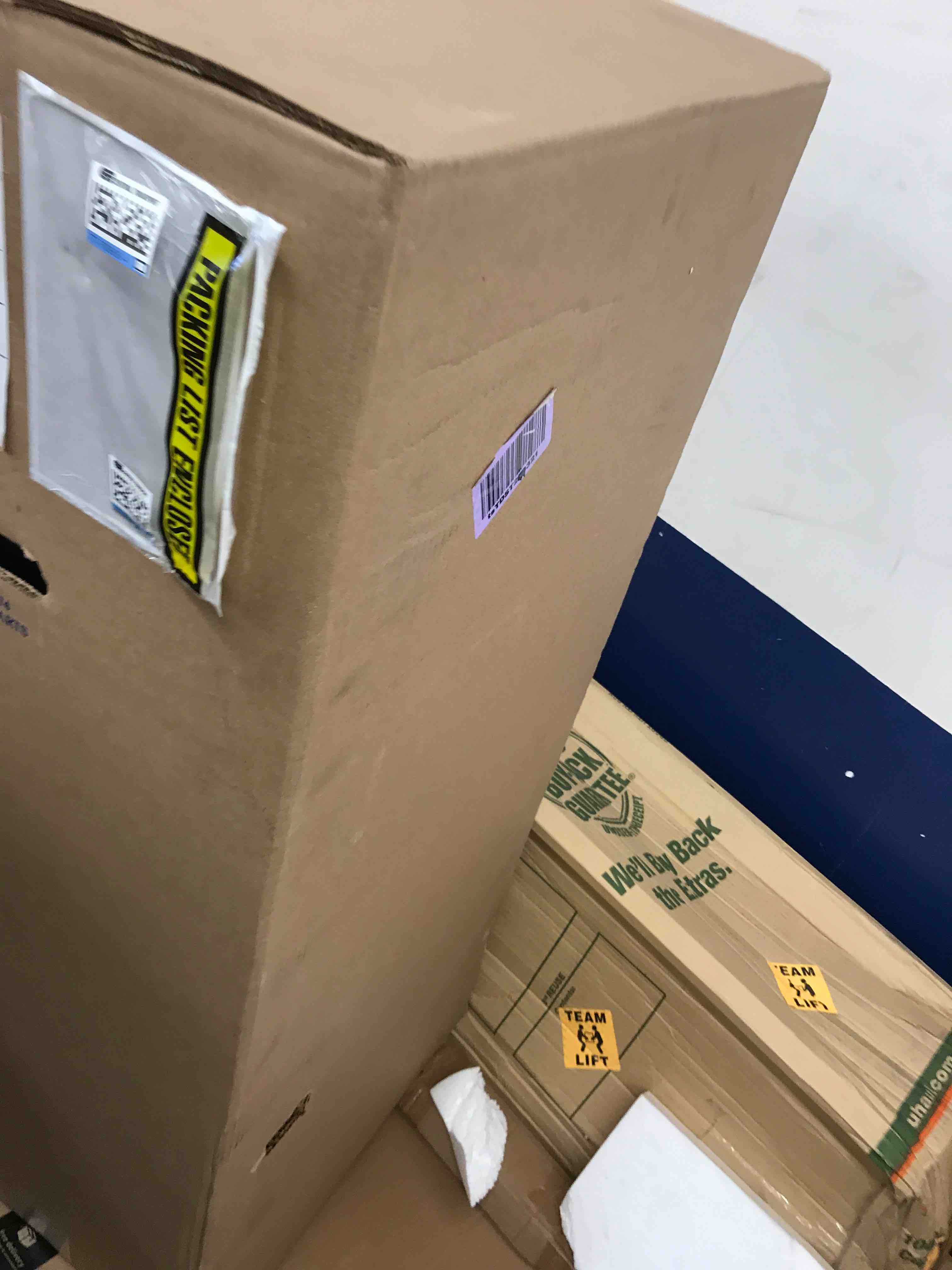 https://s3.amazonaws.com/lotting-images-prod/phillipi/YEL3379914_1668791878209.jpeg