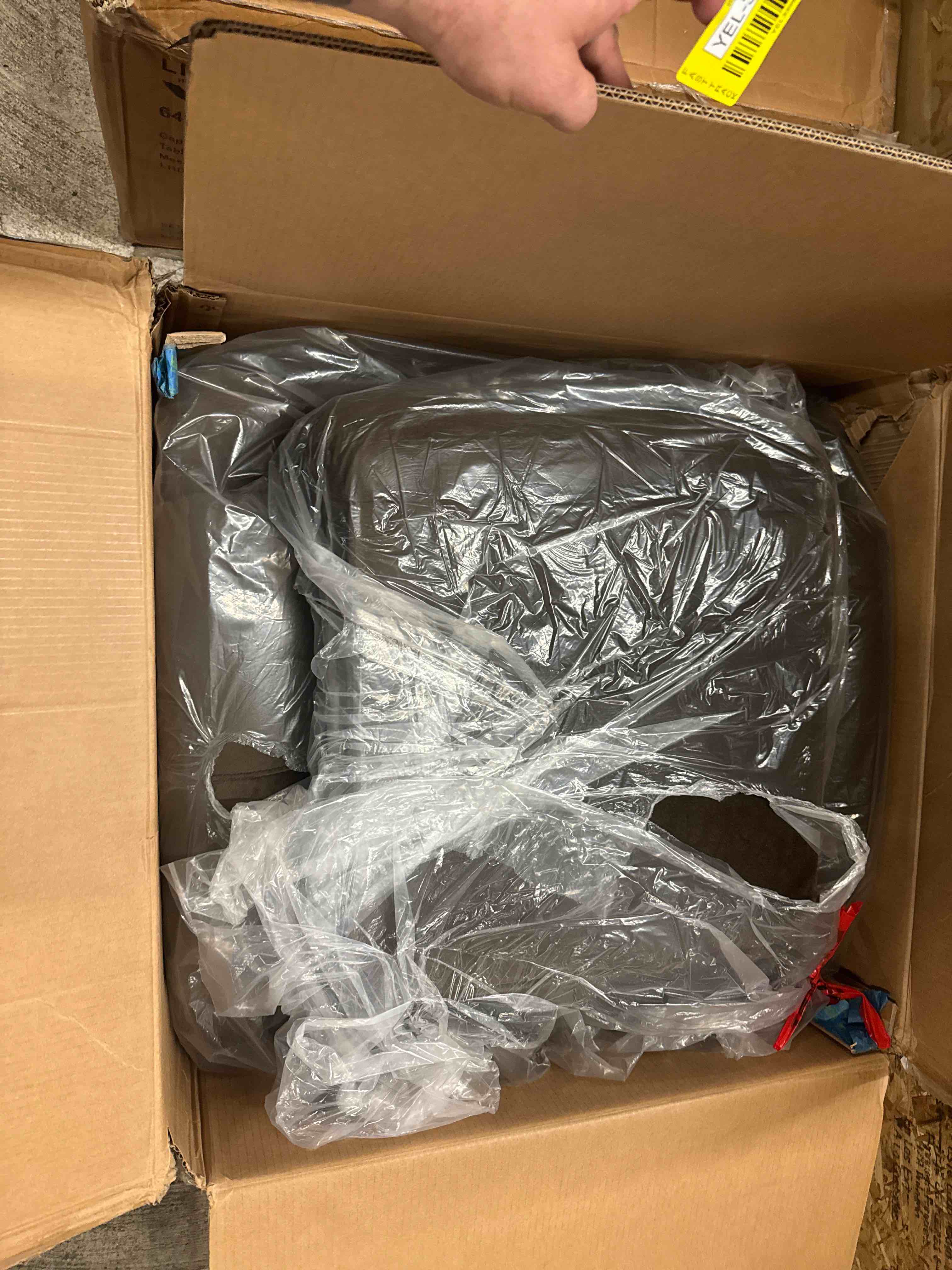 https://s3.amazonaws.com/lotting-images-prod/phillipi/YEL3398043_1759254078679.jpeg