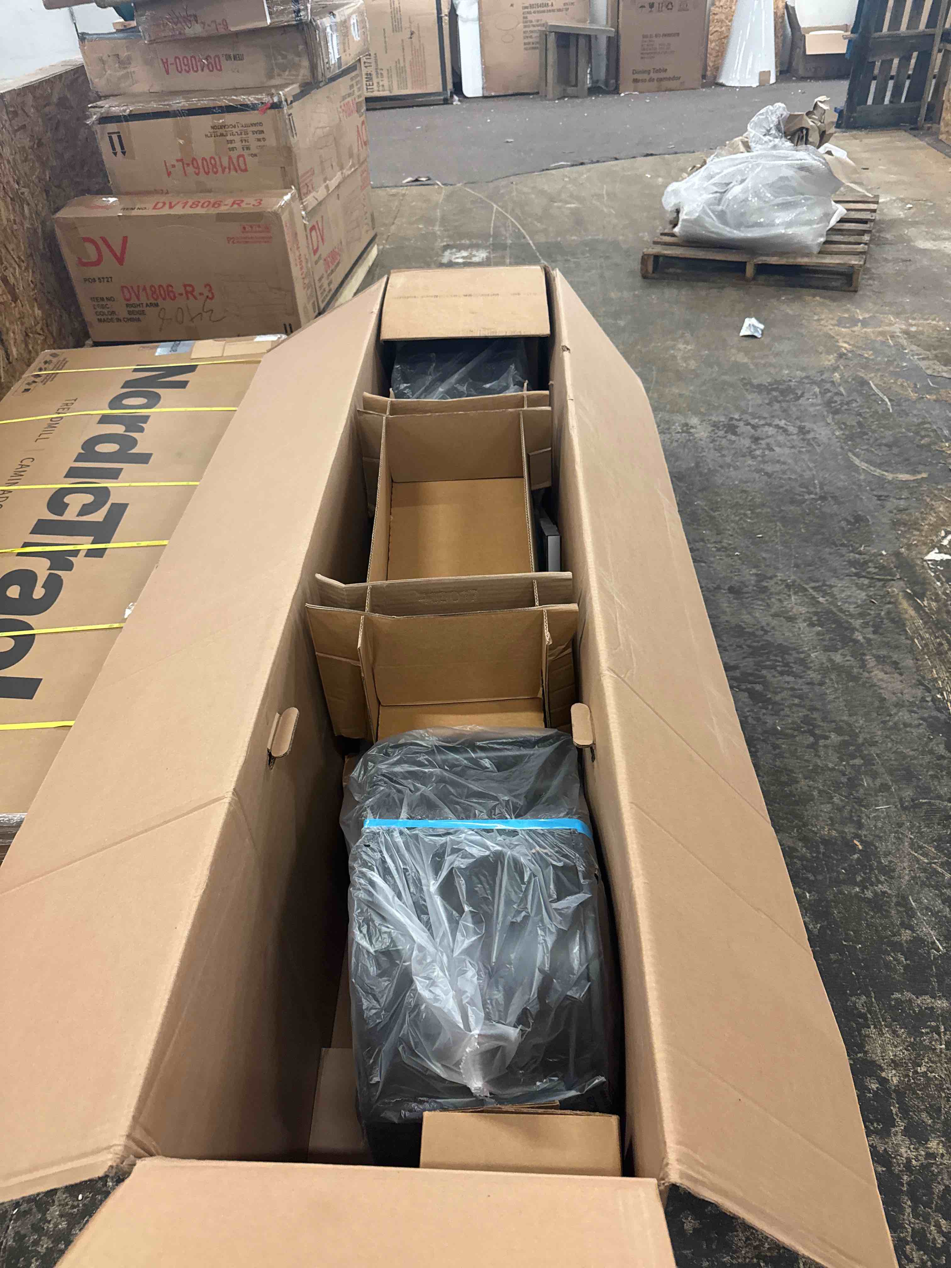 https://s3.amazonaws.com/lotting-images-prod/phillipi/YEL3398125_1759427785055.jpeg